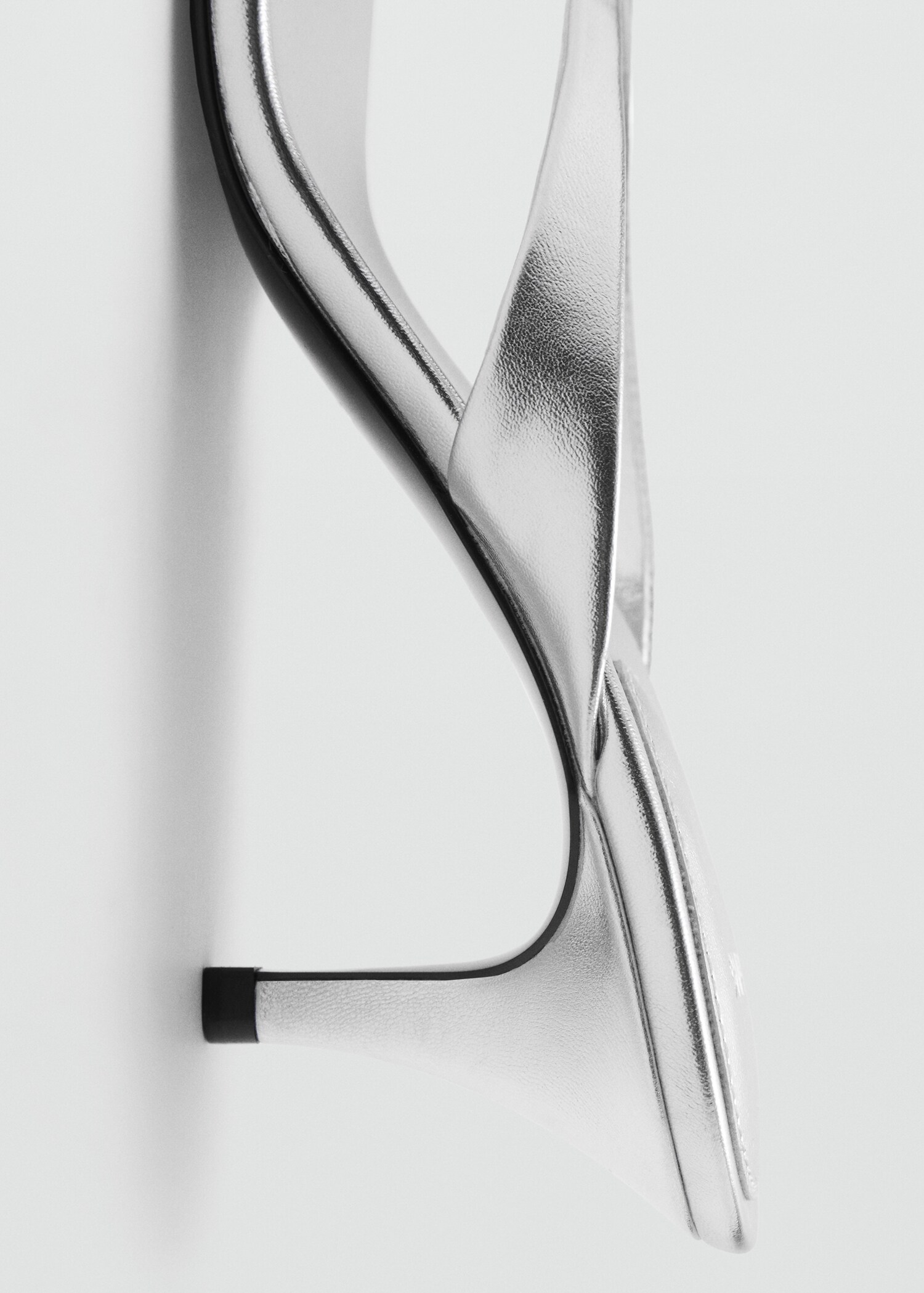 Sandal med metalliserad klack - Detaljer om artikeln 1