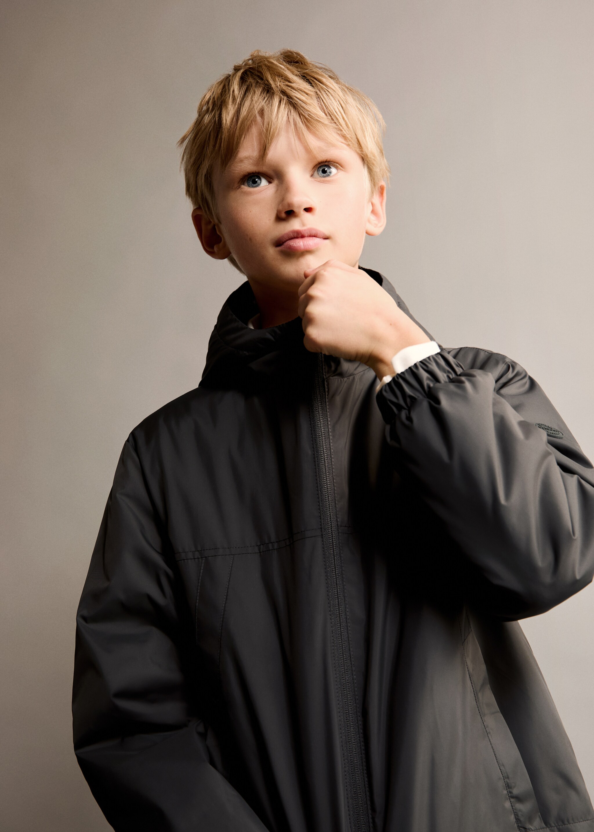 Hooded coat - Details of the article 1, Charcoal. Ref: 77093265-00.