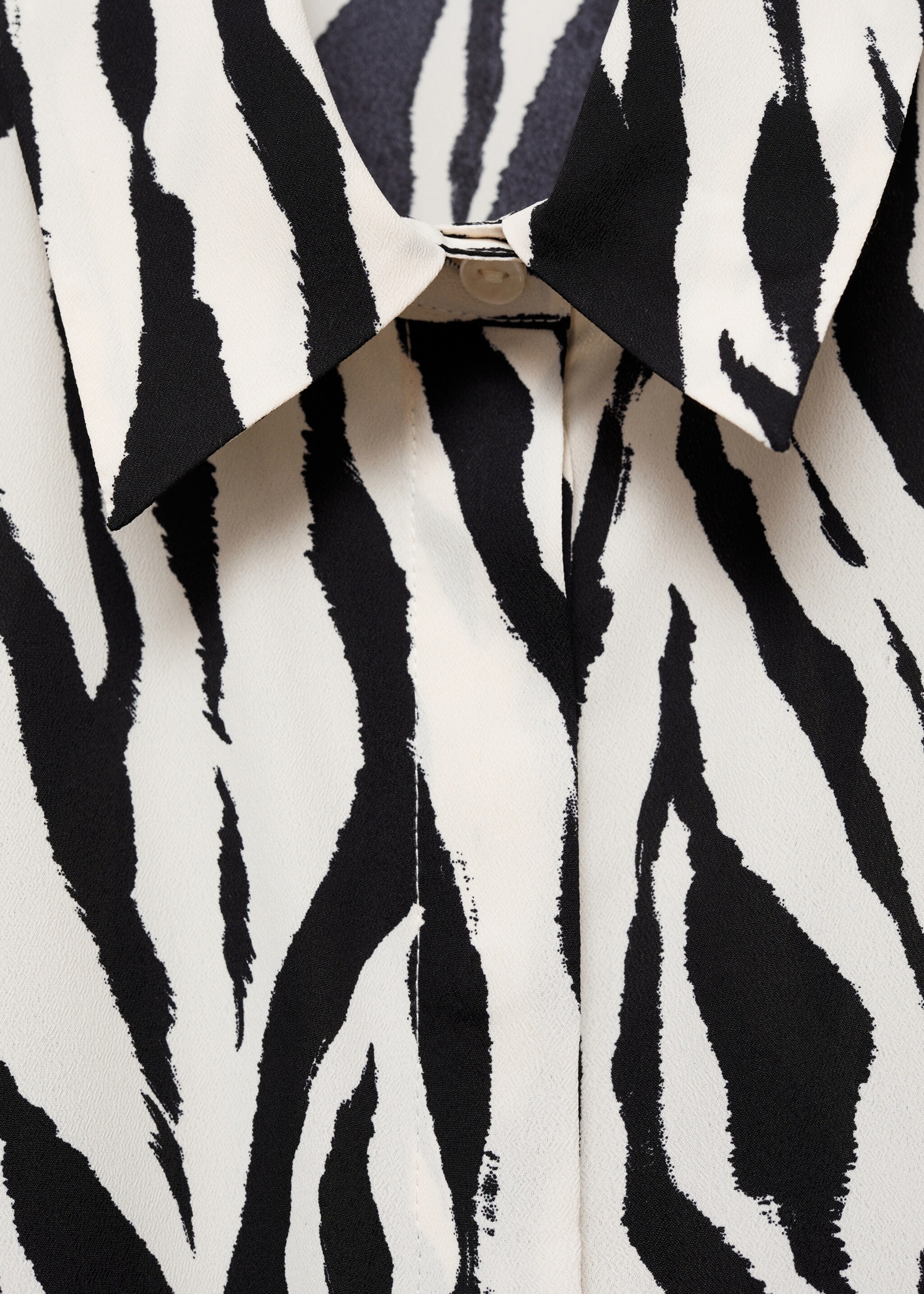 Printed flowy shirt - Details of the article 8, Ecru. Ref: 77093267-00.