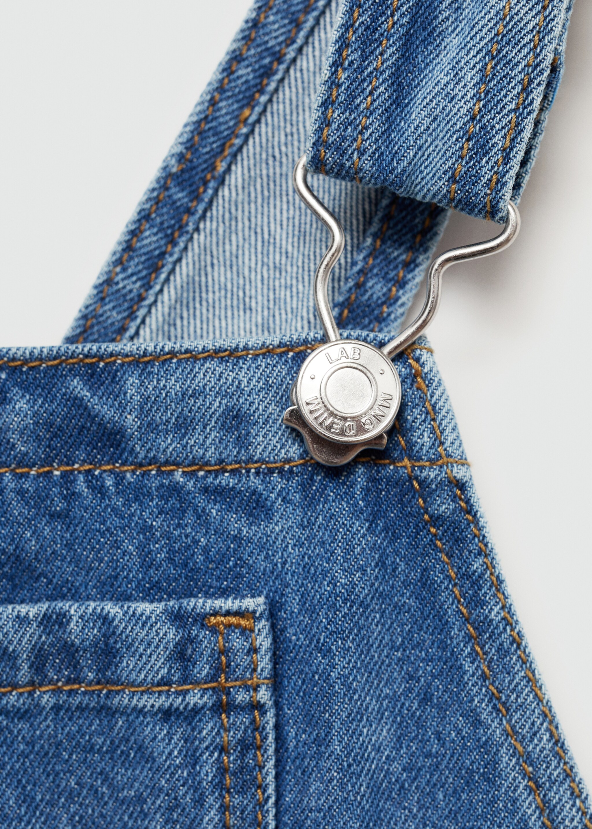 Lange Jeanslatzhose - Detail des Artikels 8, Mittelblau. Ref: 77093276-00.