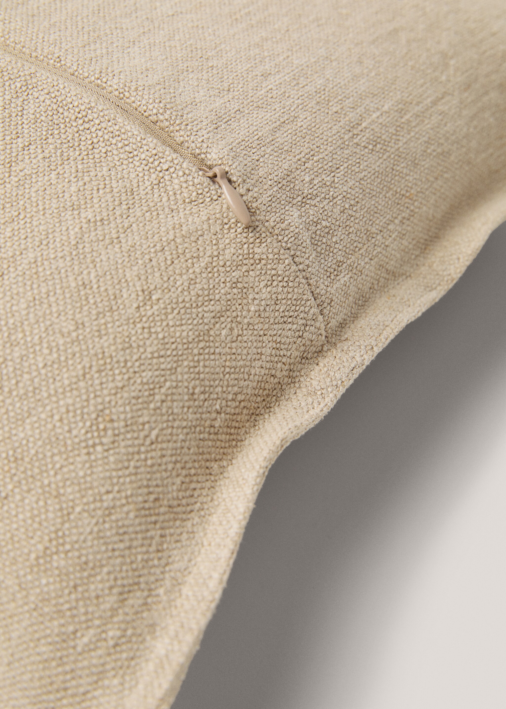 Linen stitched cushion cover 60x60cm - Details of the article 4, Beige. Ref: 77093284-00.