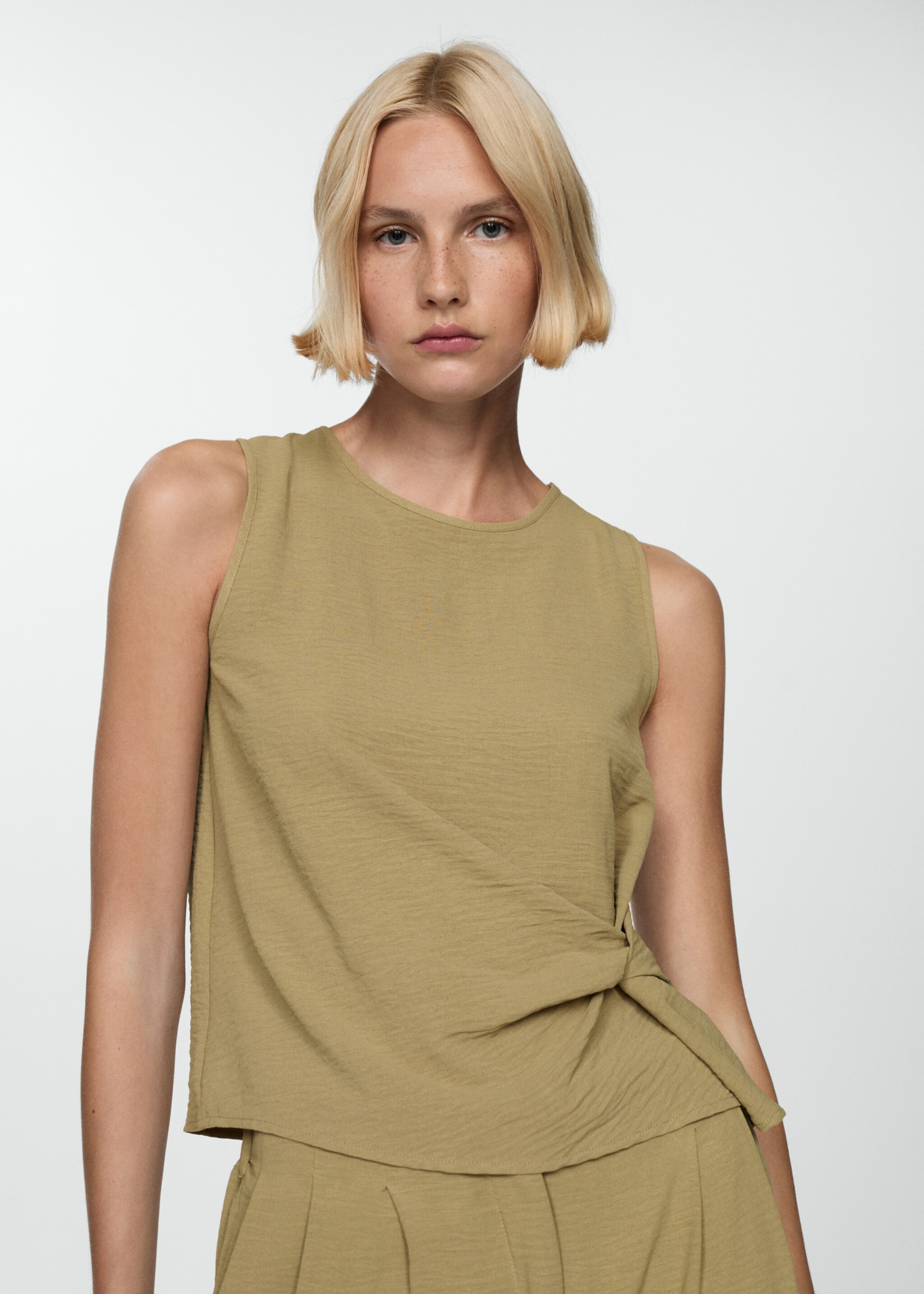 Textured top with knot detail - Medium plane, Khaki. Ref: 77094011-00.
