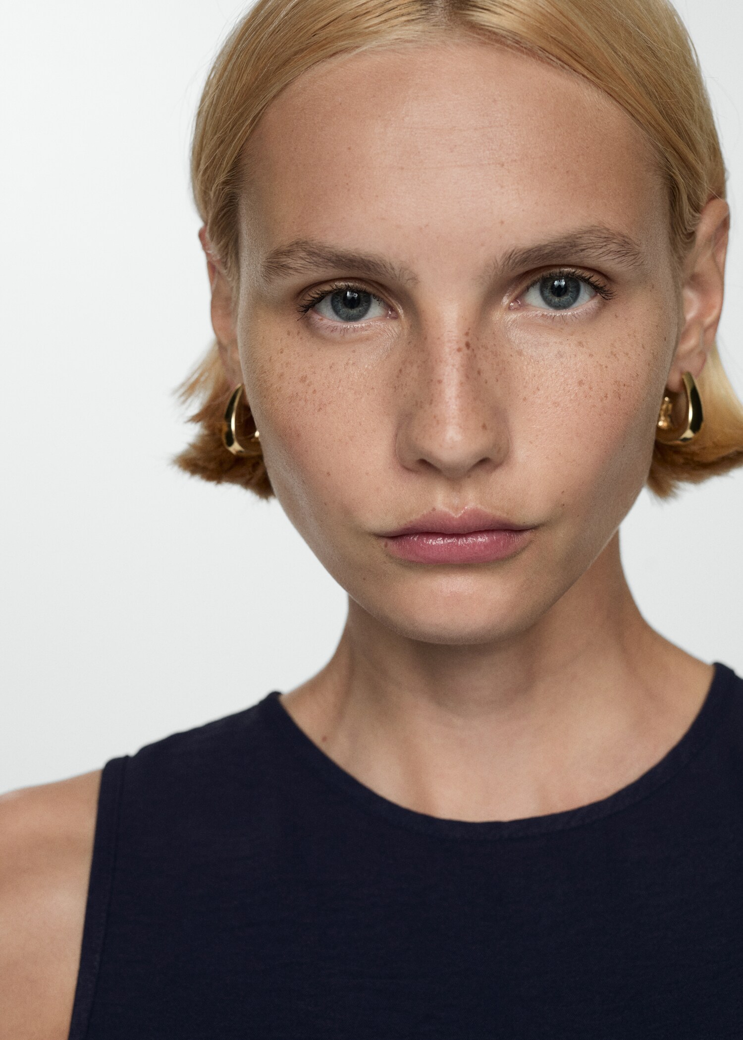 Textured top with knot detail - Details of the article 1