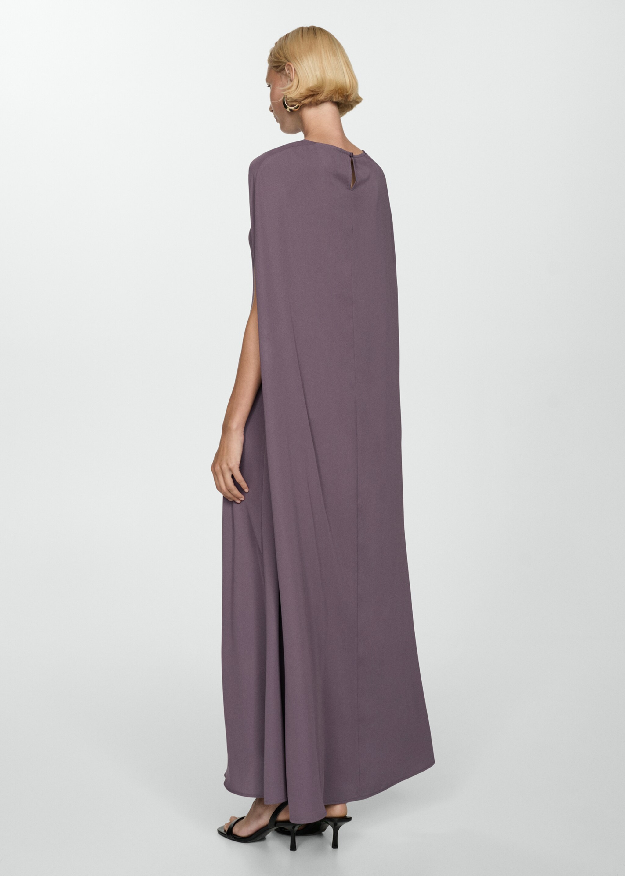 Kleid mit Cut-Outs an den Ärmeln - Rückseite des Artikels