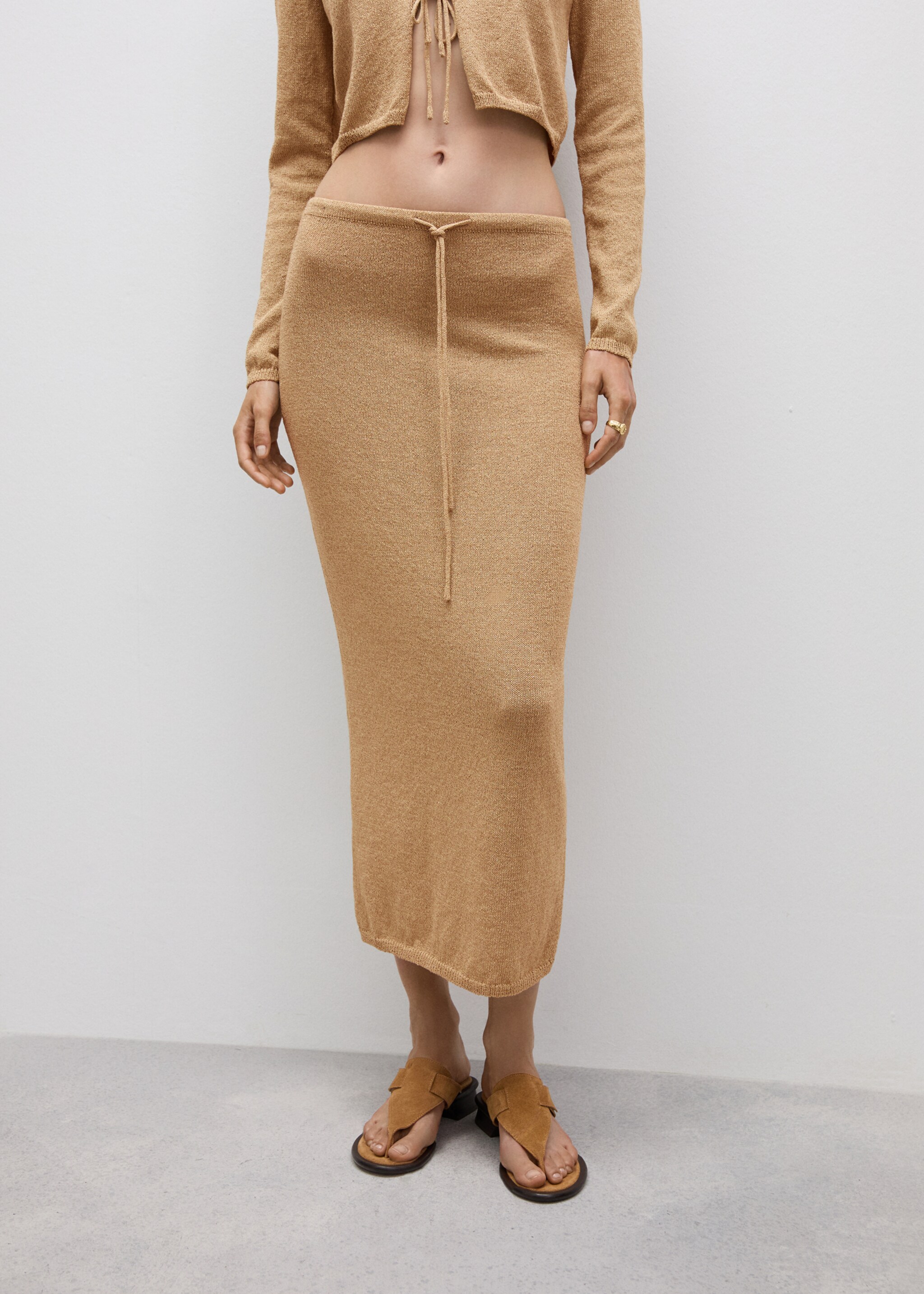 Long knitted skirt - Medium plane, Gold. Ref: 77094015-00.