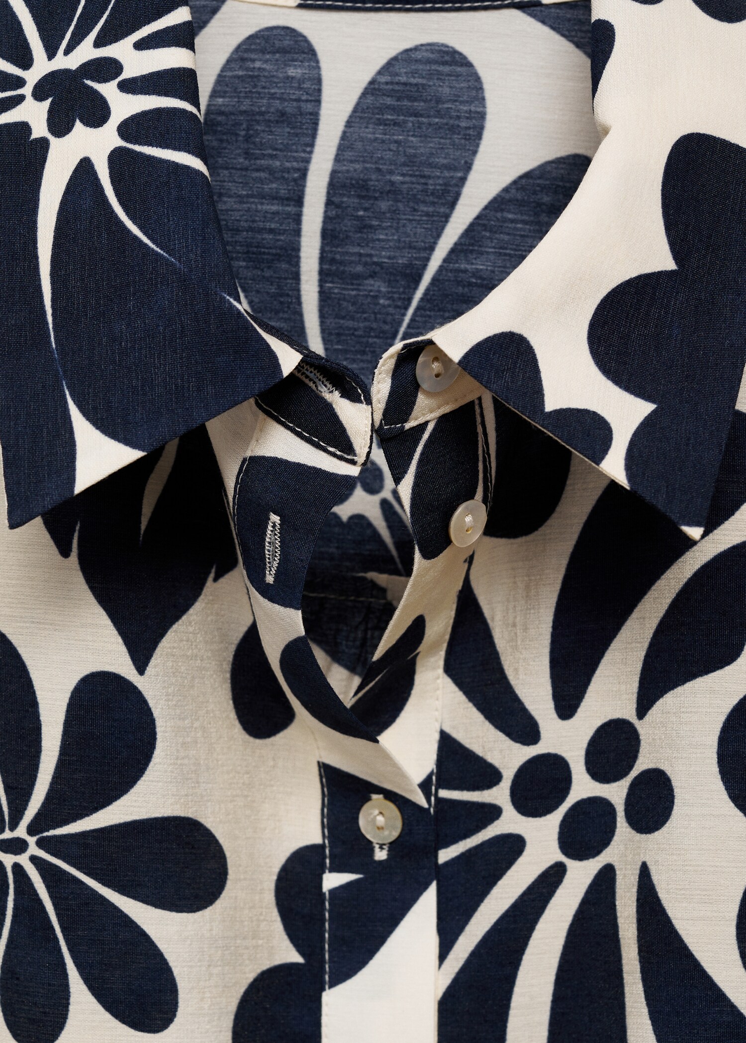 Blumenhemd in Cropped-Optik - Detail des Artikels 8