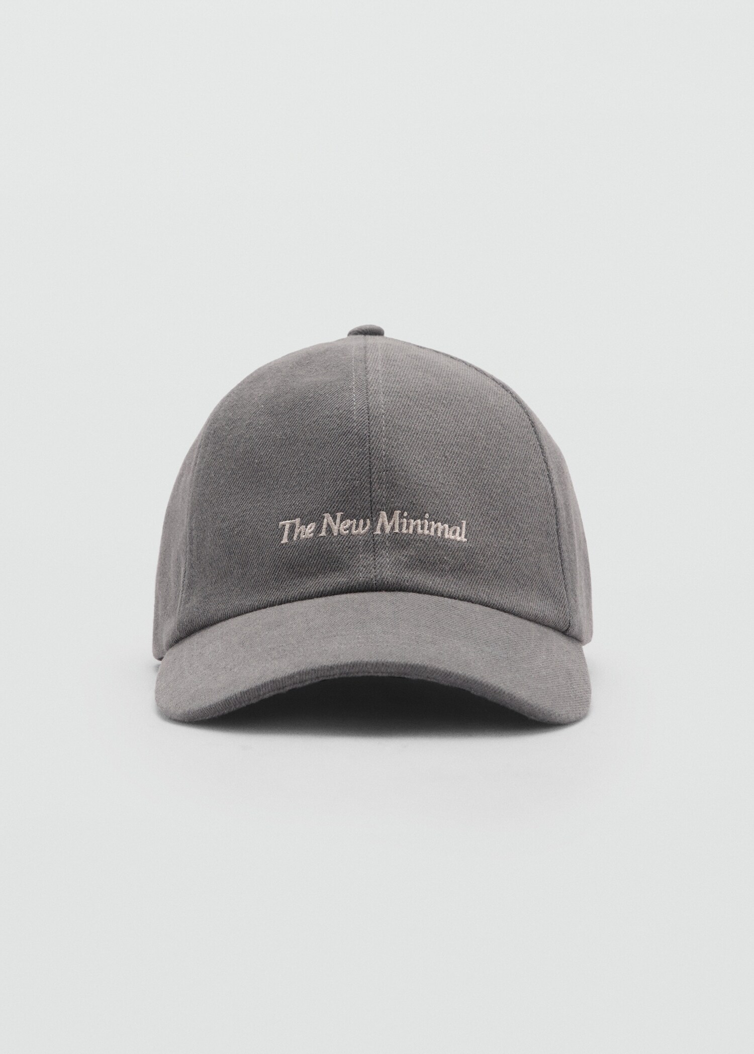 Gorra mensaje bordado - Plano medio