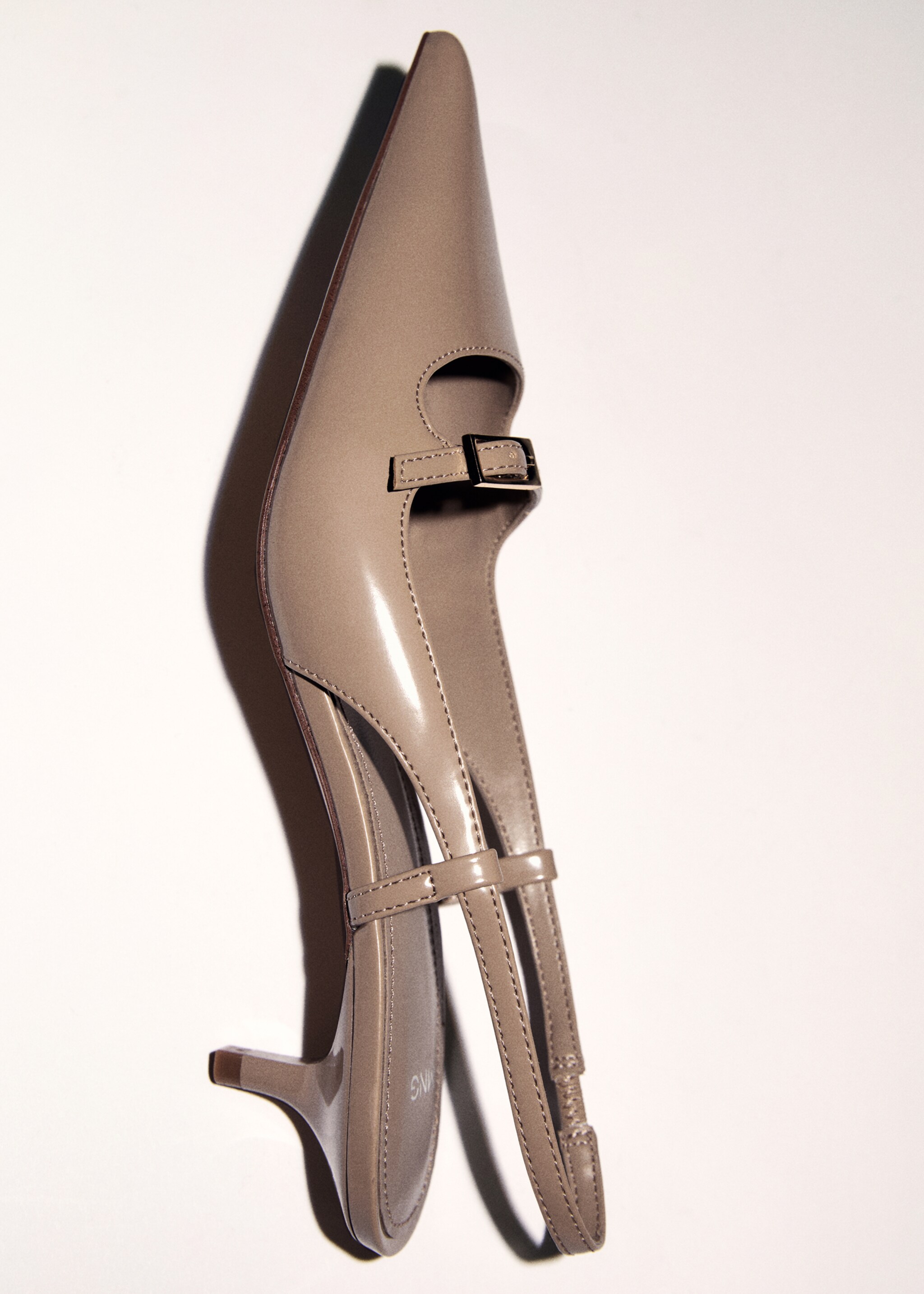 Slingback heeled shoes with buckle - Details of the article 5, Light/Pastel Brown. Ref: 77094032-00.