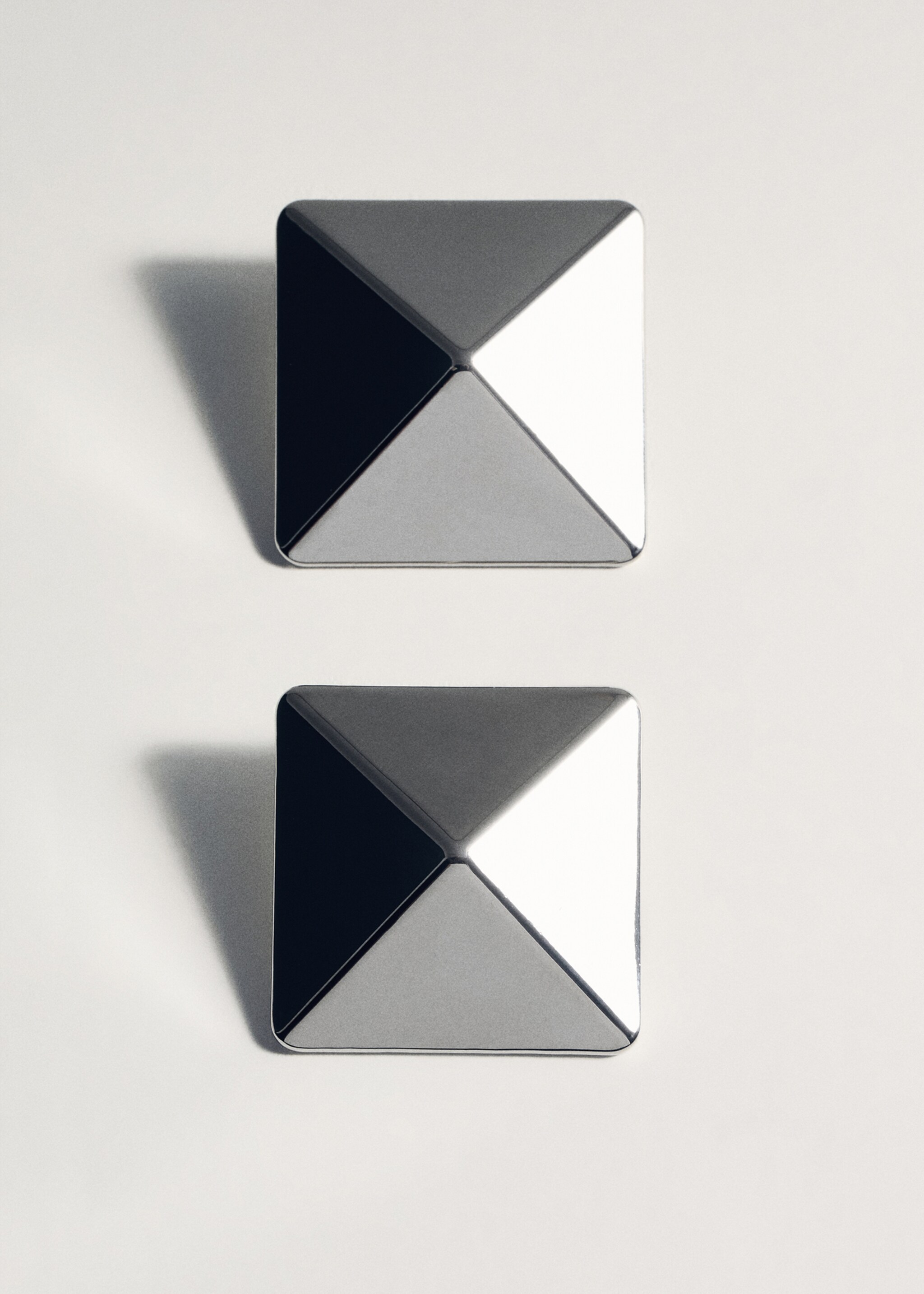 Maxi-Pyramiden-Ohrringe - Detail des Artikels 5