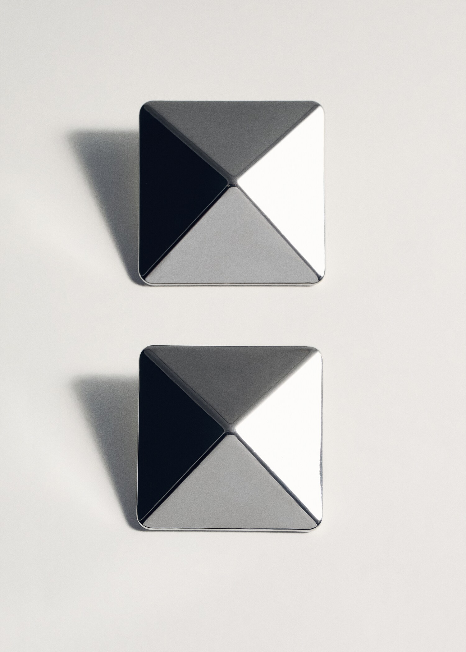 Maxi-pyramid earrings - Details of the article 5