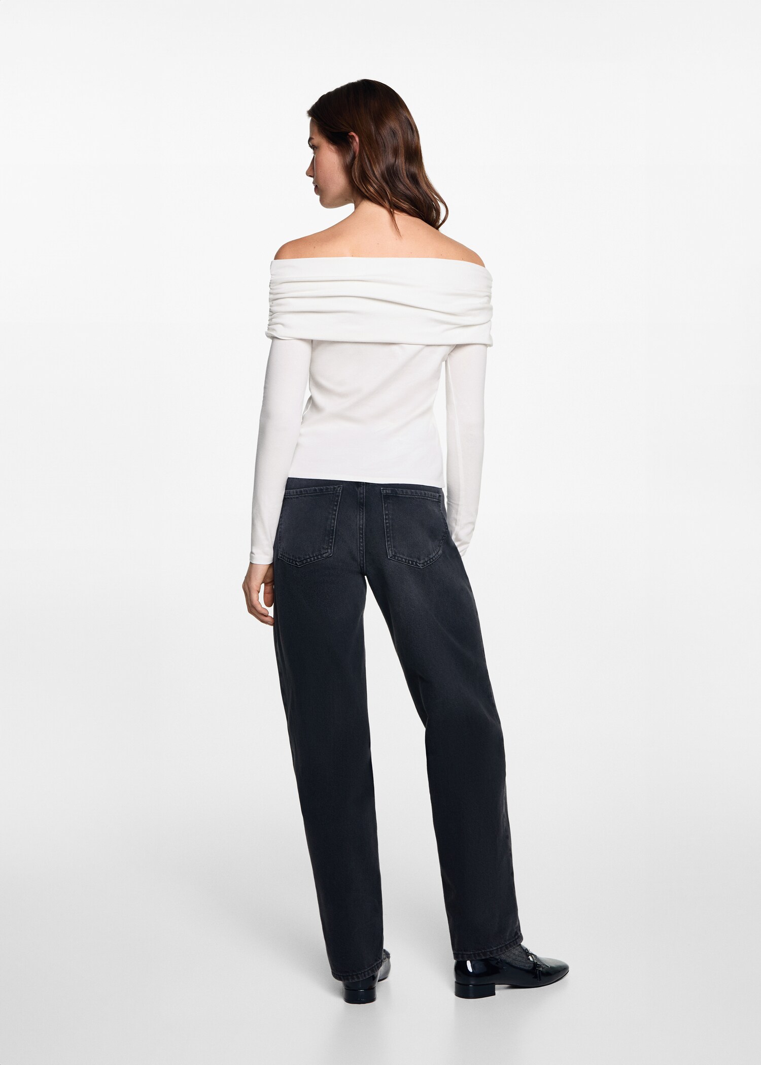 Off-shoulder T-shirt - Reverse of the article