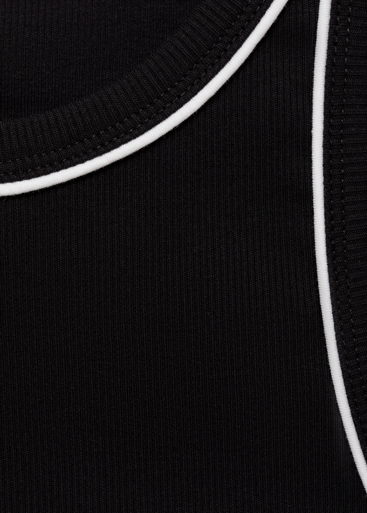 Cotton top with contrasting piping - Details of the article 8