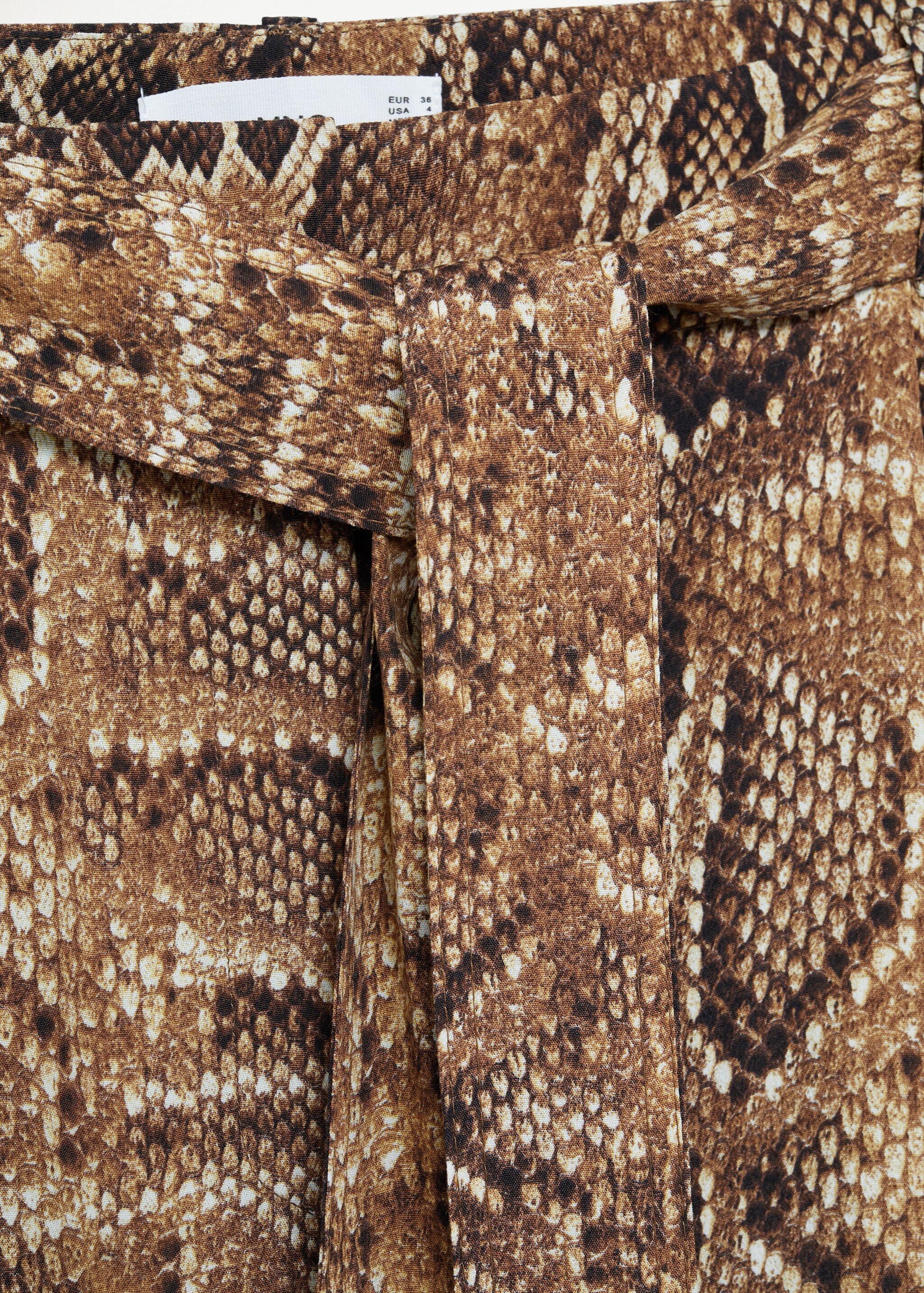 Hose mit Schlangenmuster - Detail des Artikels 8