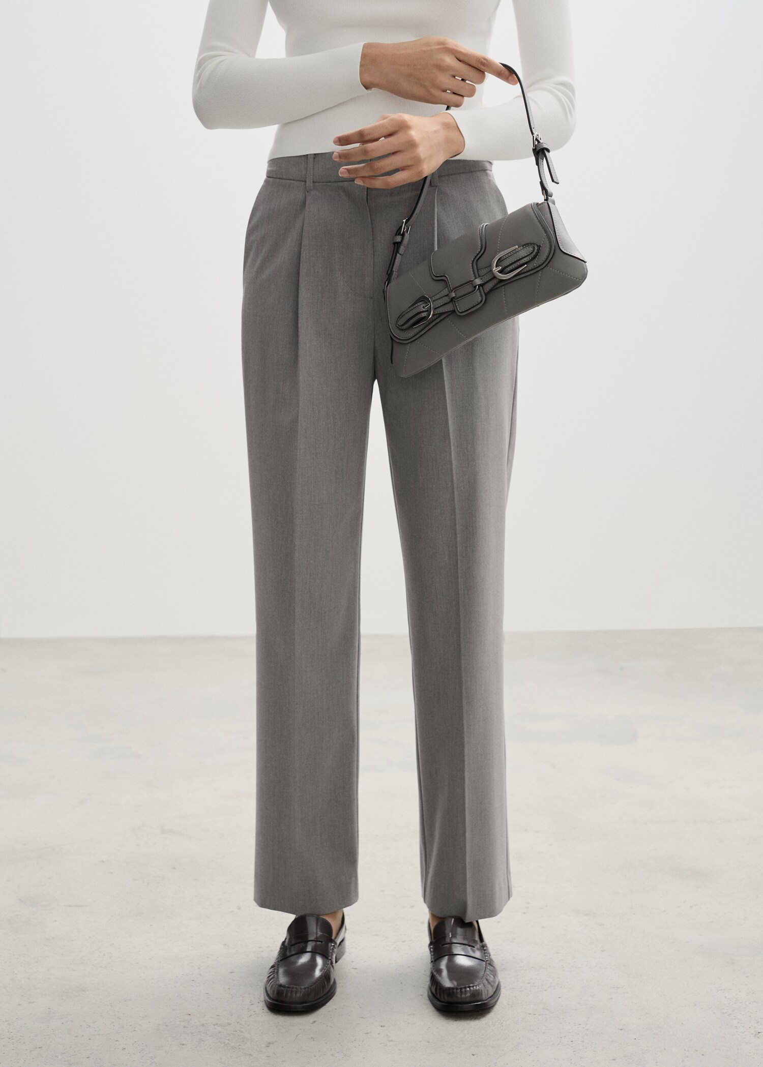 Straight-fit pleated trousers - Medium plane