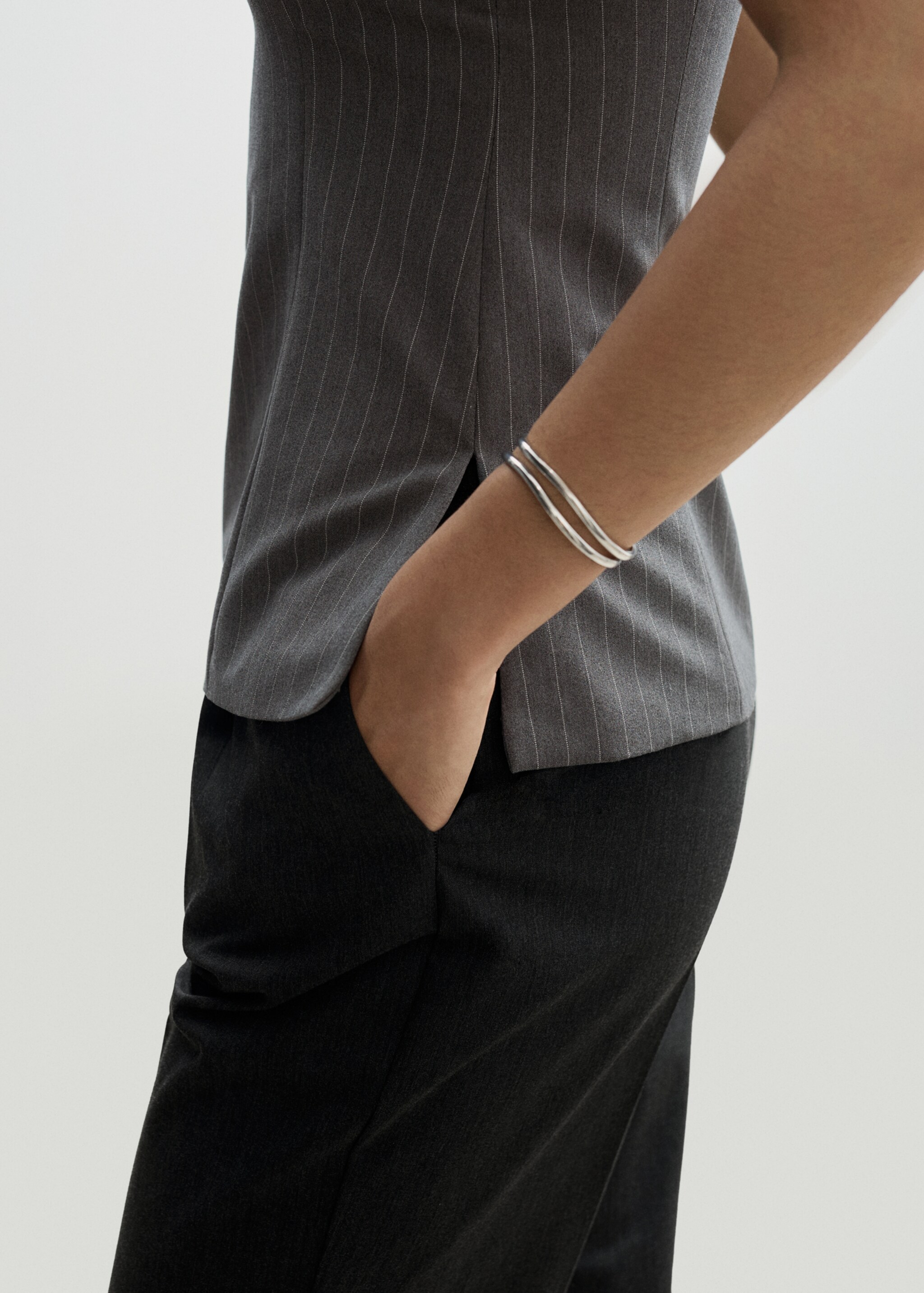 Straight-fit pleated trousers - Details of the article 6, Grey. Ref: 77094438-00.