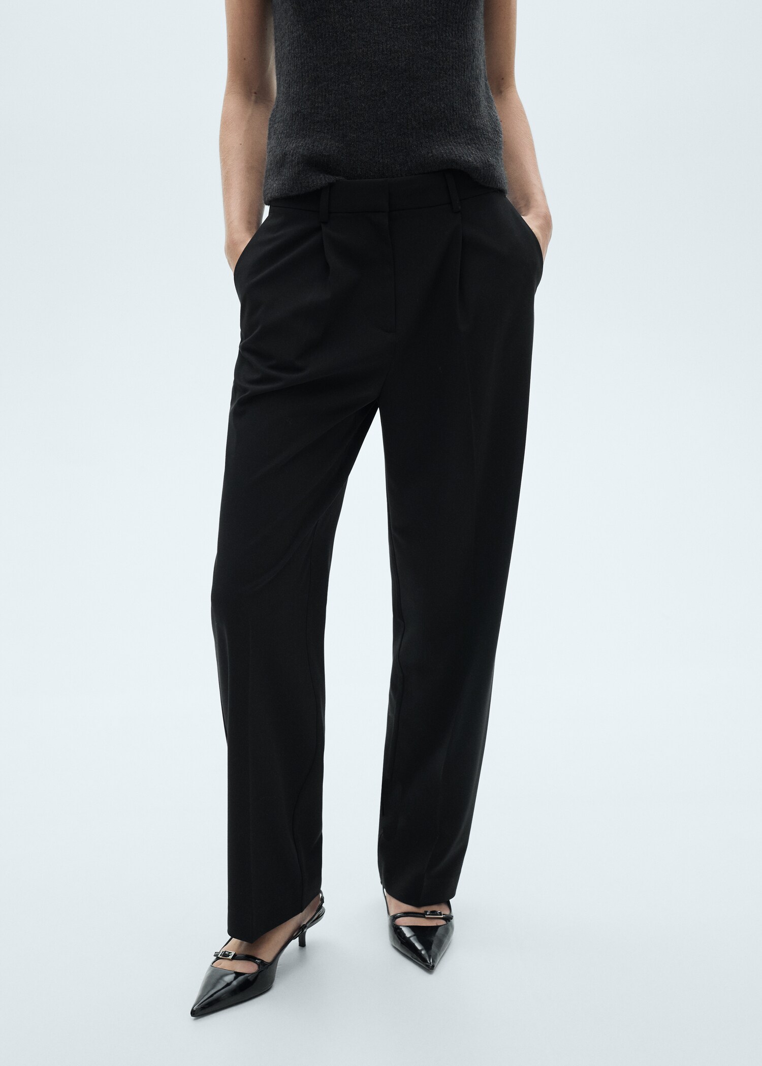 Straight-fit pleated trousers - Medium plane