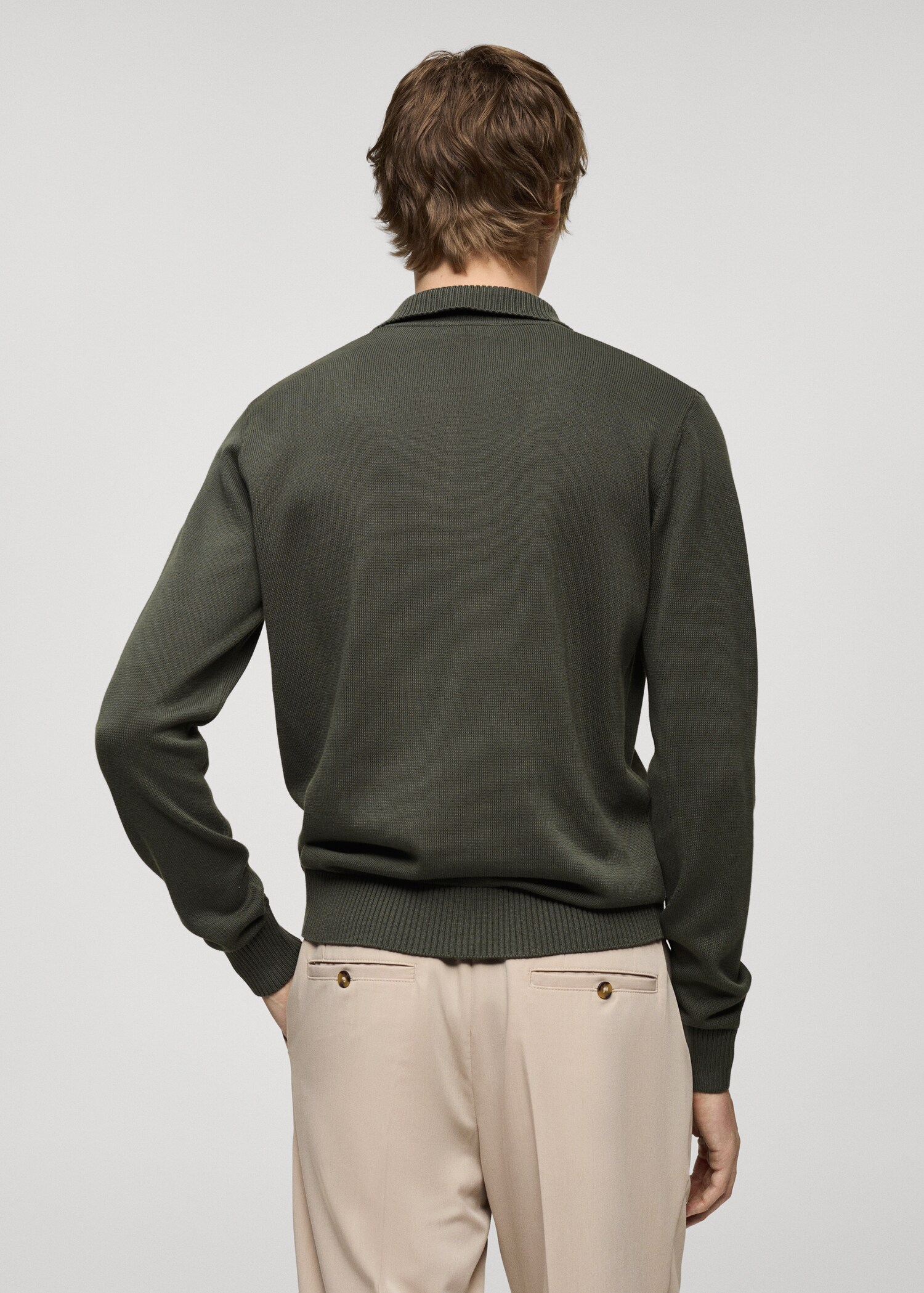 Langärmliger Strickpullover aus Baumwolle mit Polo-Kragen - Rückseite des Artikels