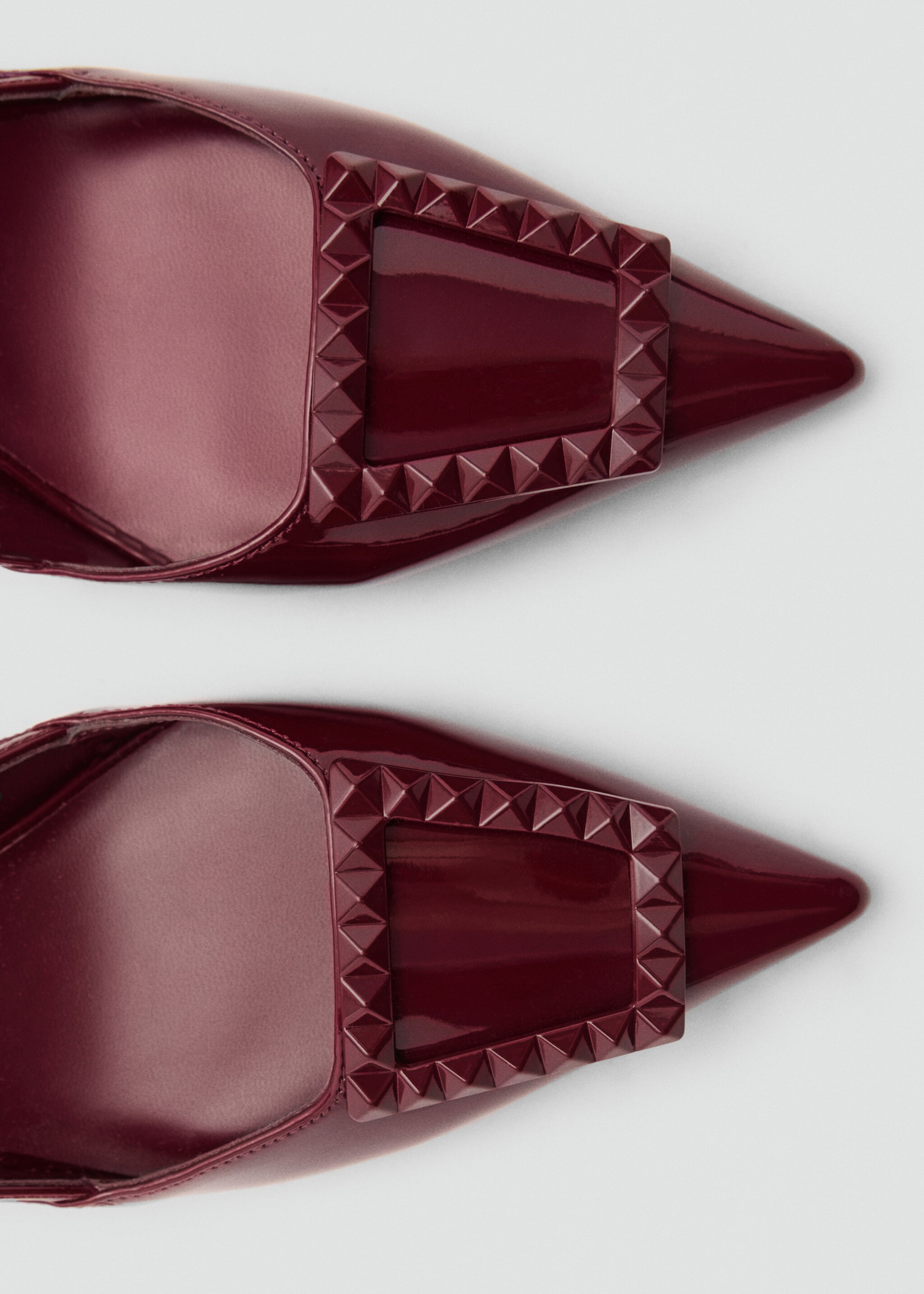 Slingpumps aus Lackleder - Detail des Artikels 1, Bordeaux. Ref: 77094447-00.