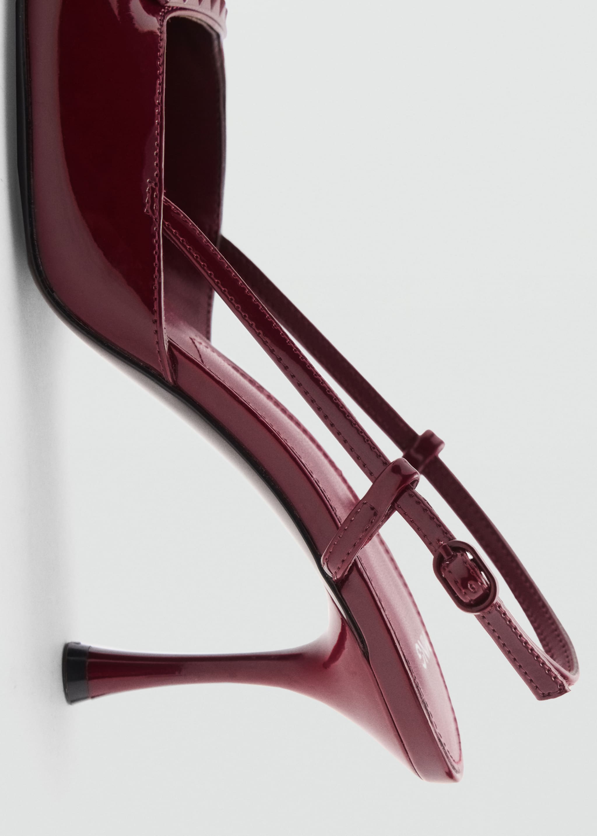 Slingpumps aus Lackleder - Detail des Artikels 2, Bordeaux. Ref: 77094447-00.
