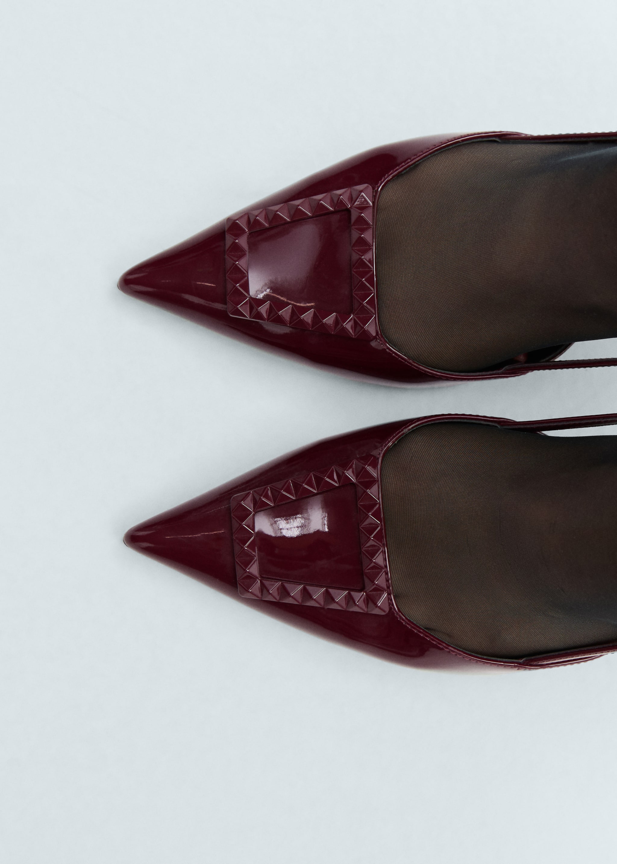 Slingpumps aus Lackleder - Detail des Artikels 9, Bordeaux. Ref: 77094447-00.