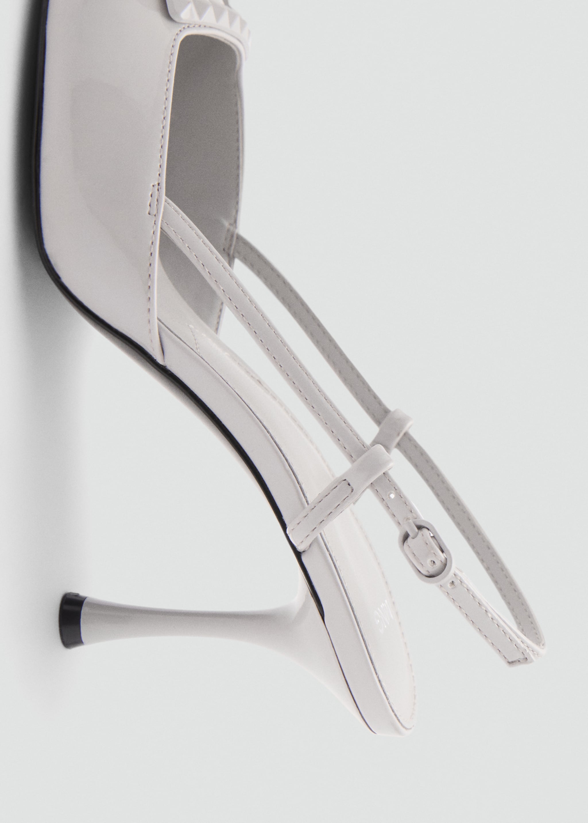 Slingpumps aus Lackleder - Detail des Artikels 1, Grau. Ref: 77094447-00.