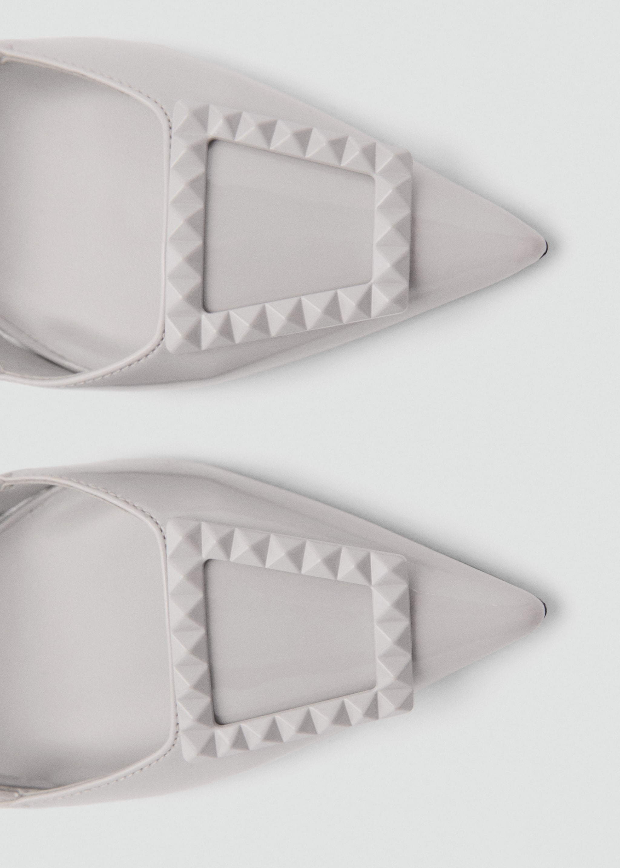 Slingpumps aus Lackleder - Detail des Artikels 2, Grau. Ref: 77094447-00.