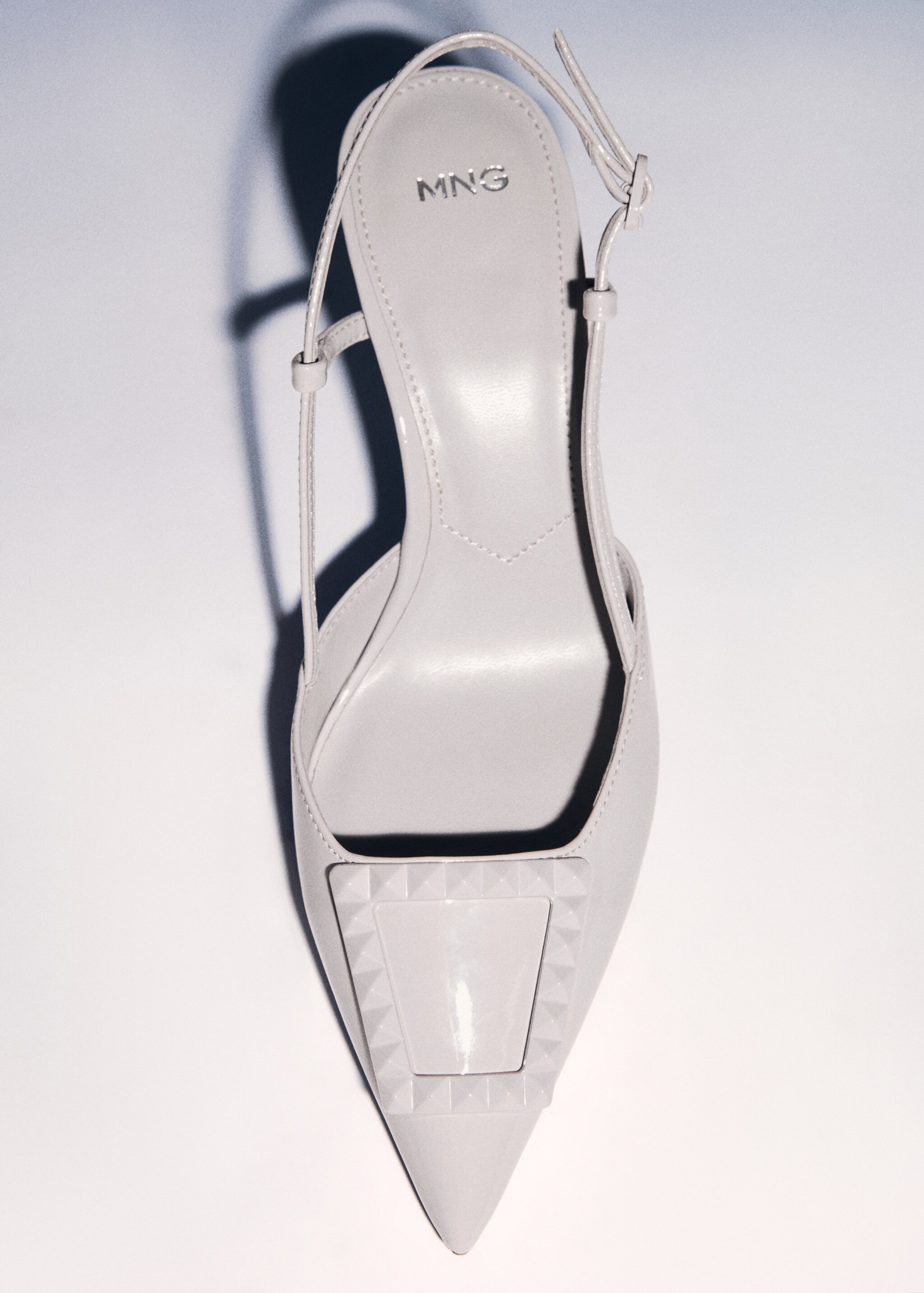 Slingpumps aus Lackleder - Detail des Artikels 5, Grau. Ref: 77094447-00.