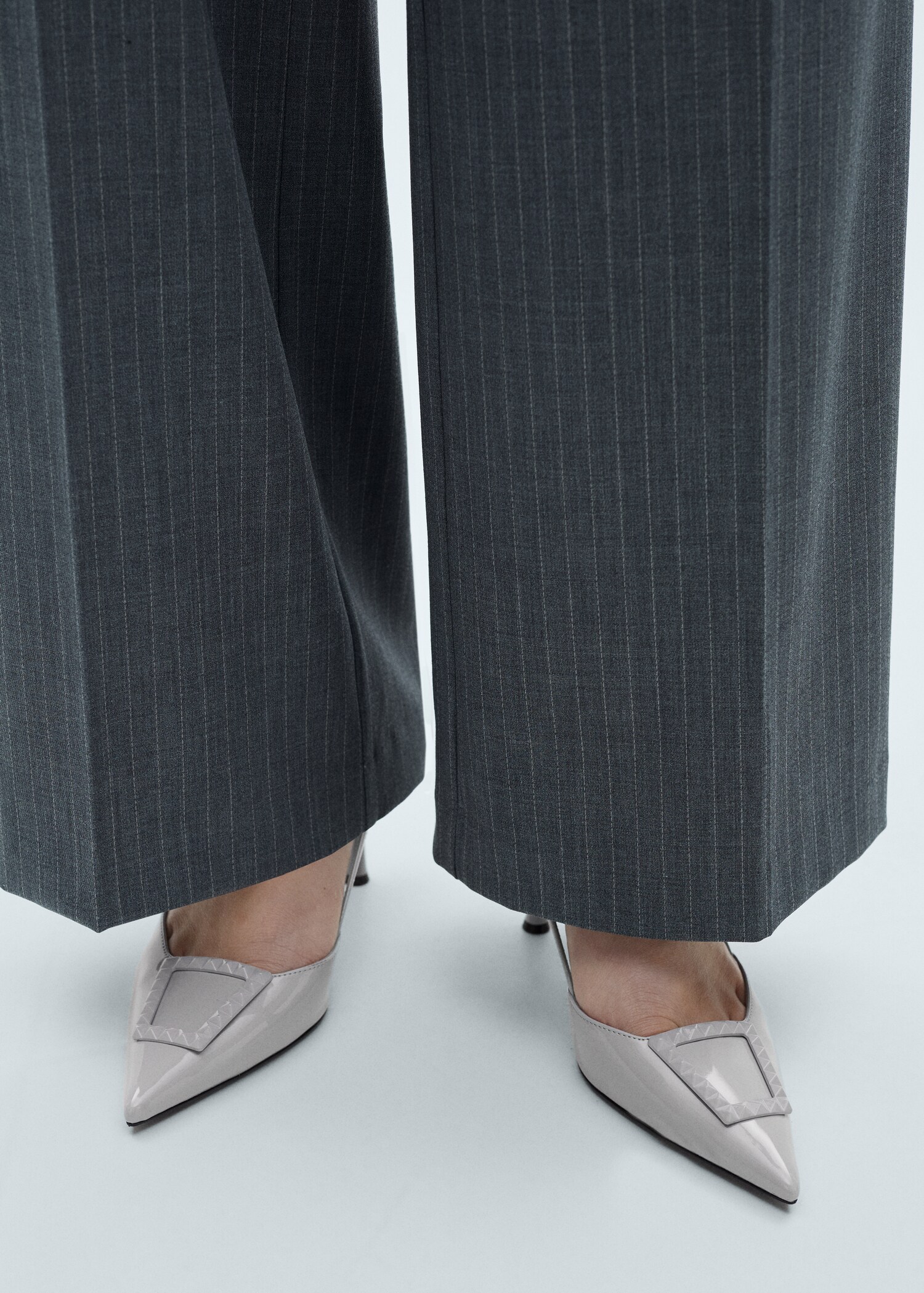 Chaussures vernies talon ouvertes à l’arrière - Détail de l'article 9