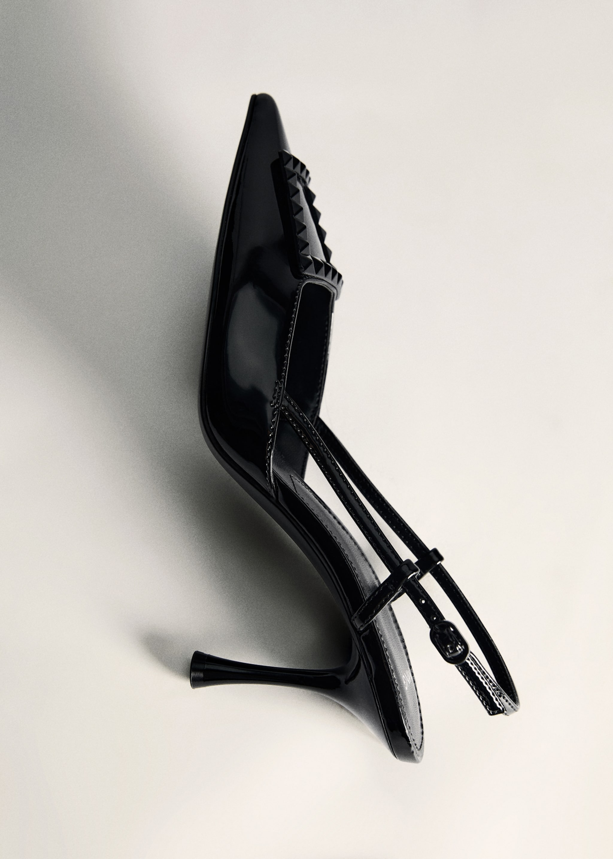 Slingpumps aus Lackleder - Detail des Artikels 5, Schwarz. Ref: 77094447-00.