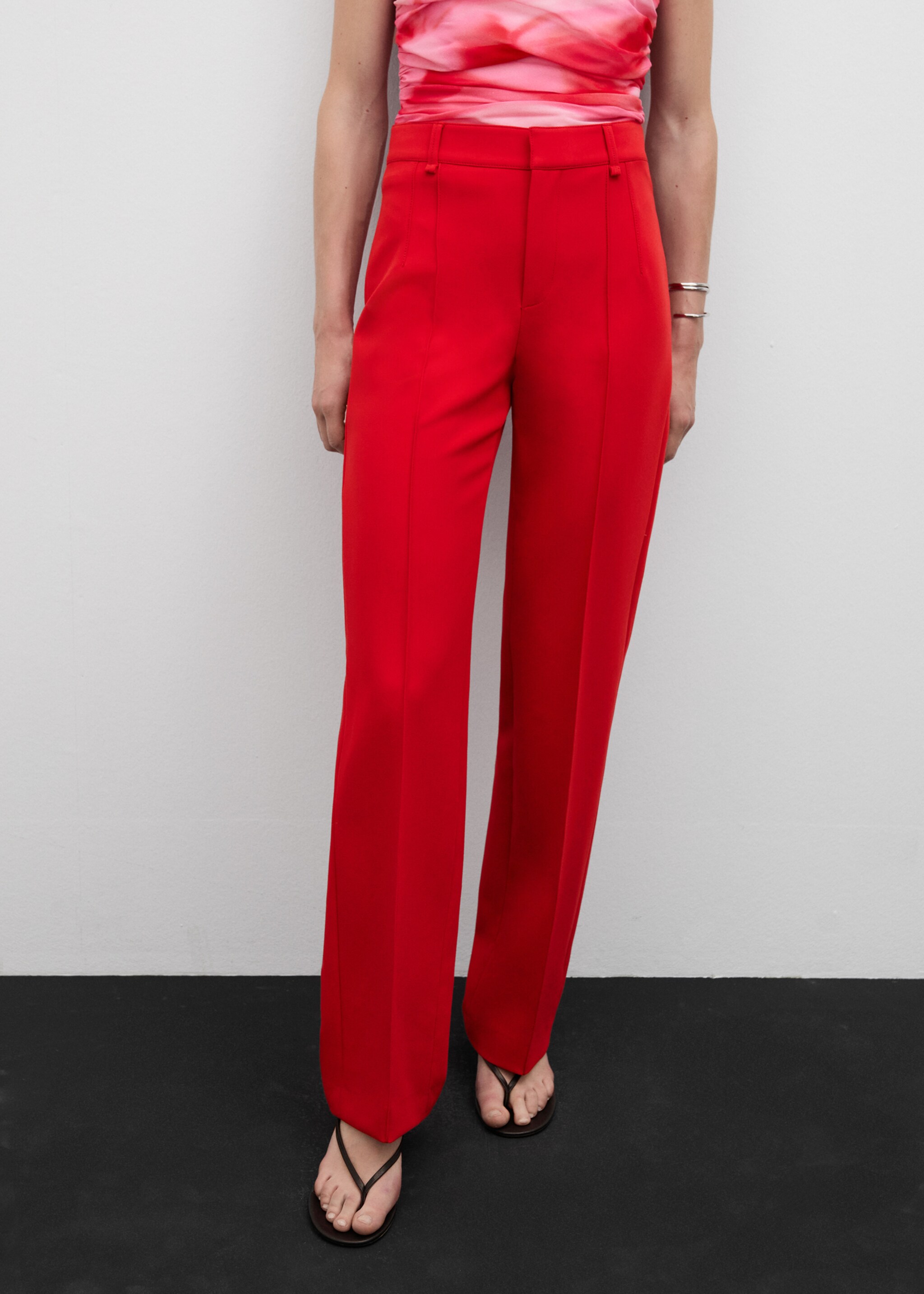 Gerade Hose mit Ziernähten - Mittlere Ansicht, Rot. Ref: 77094453-00.