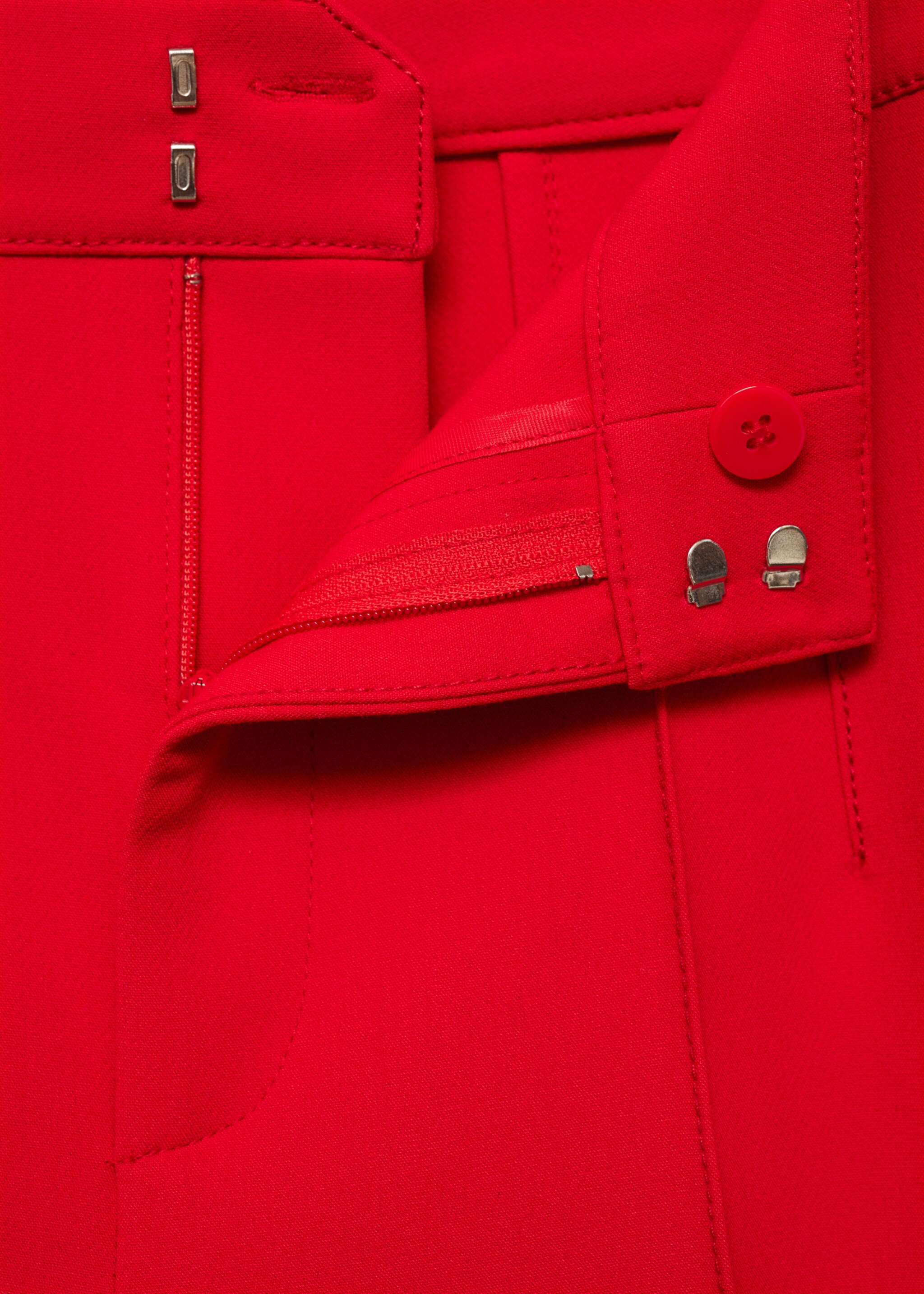 Gerade Hose mit Ziernähten - Detail des Artikels 8, Rot. Ref: 77094453-00.