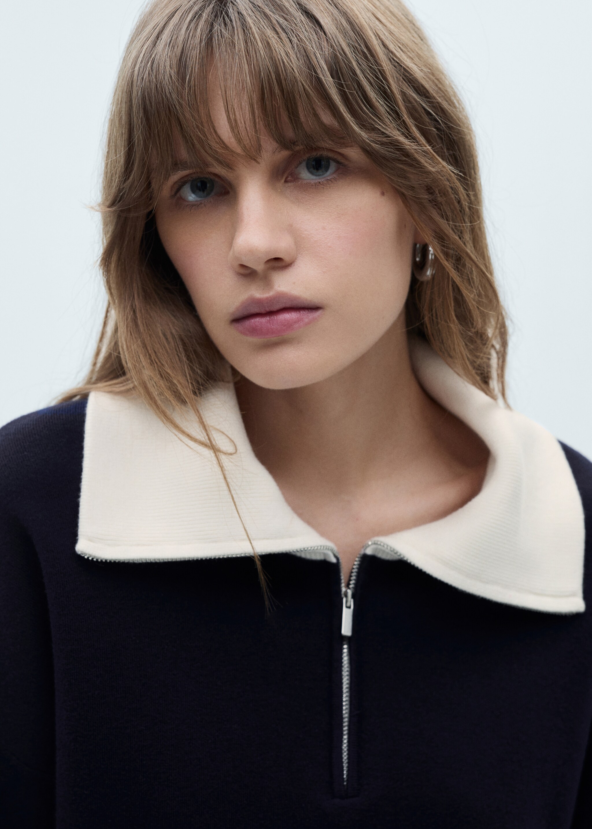 Sweater with contrasting collar - Details of the article 1, Dark Navy. Ref: 77094760-00.