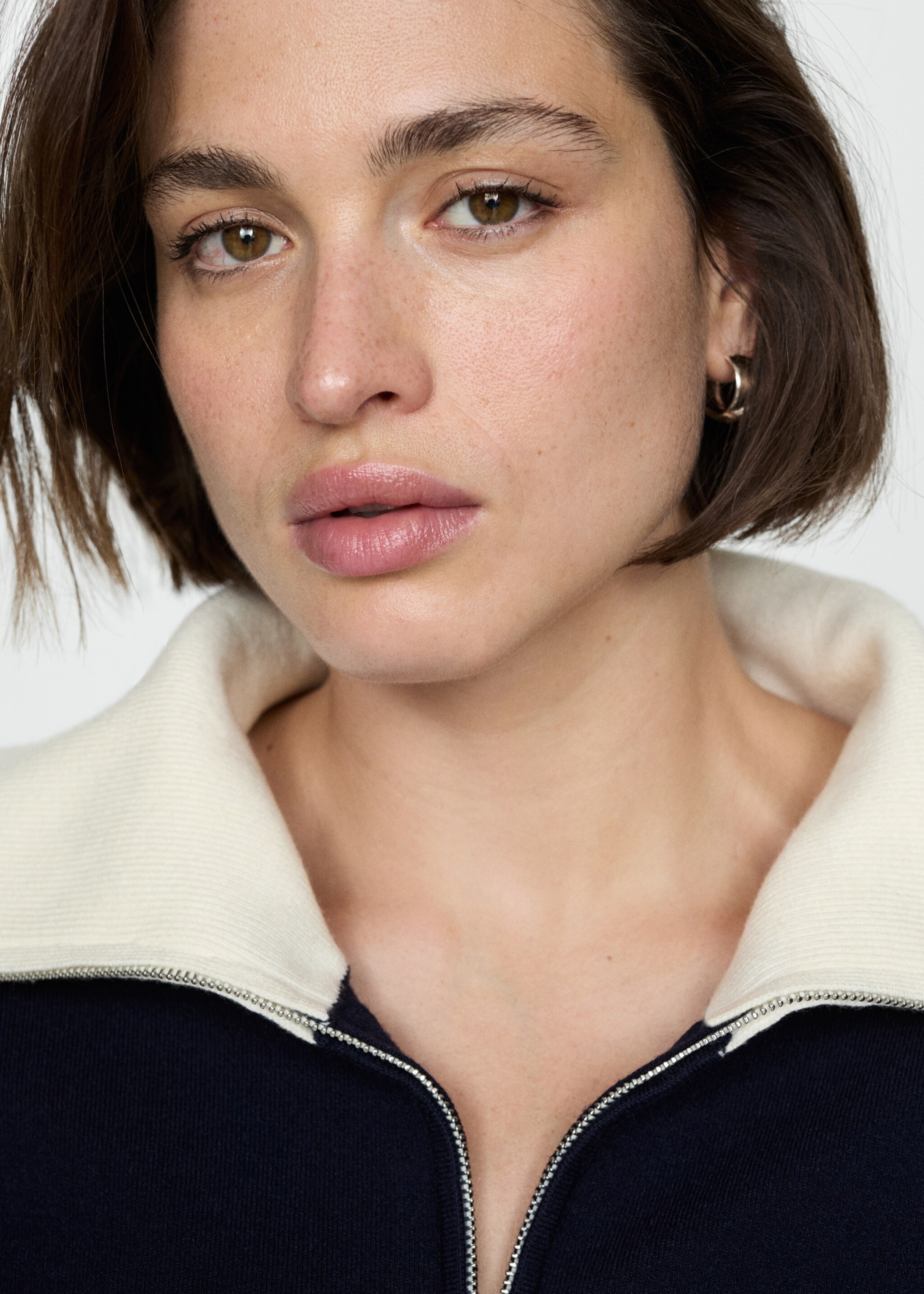 Sweater with contrasting collar - Details of the article 4, Dark Navy. Ref: 77094760-00.