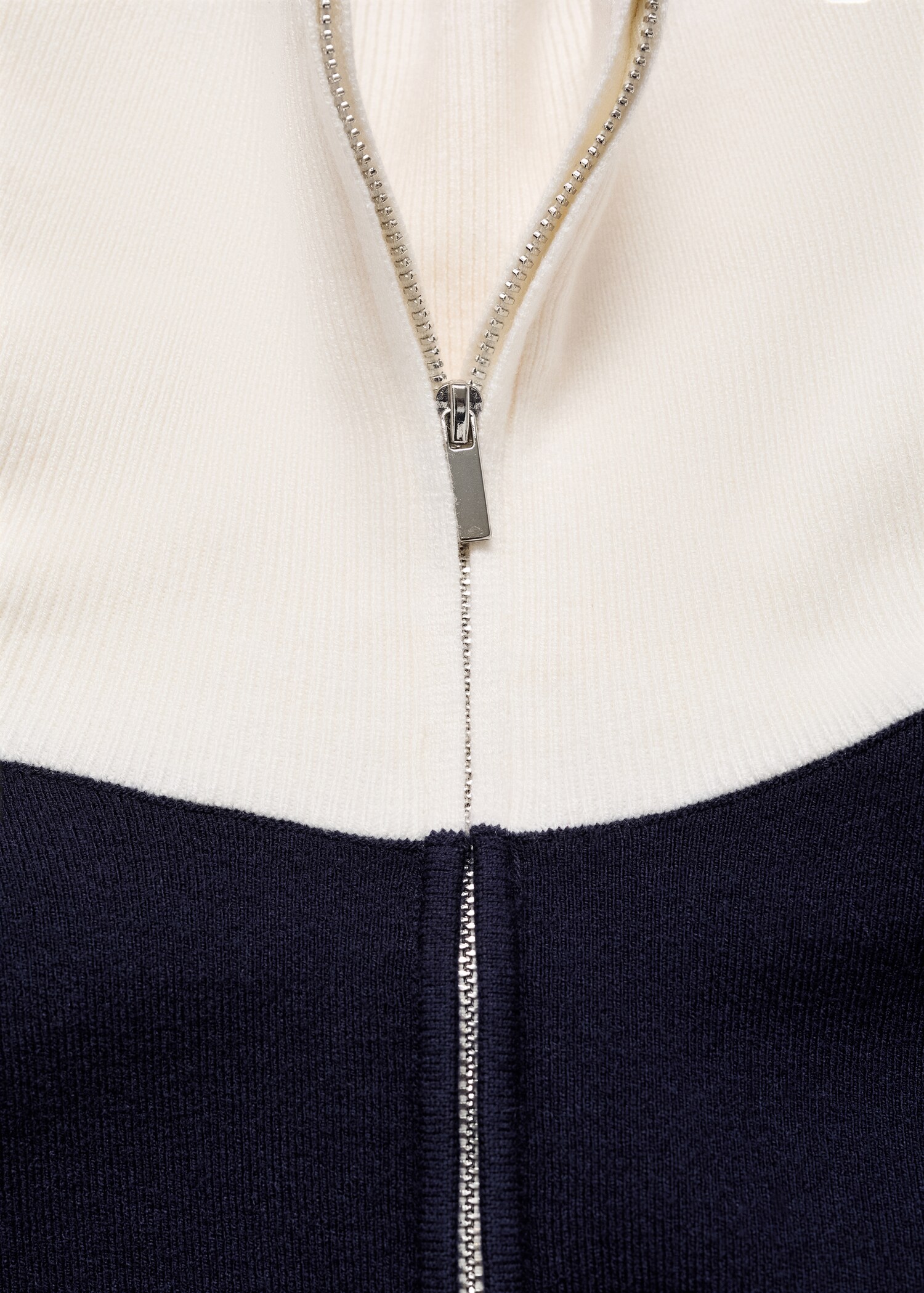 Sweater with contrasting collar - Details of the article 8