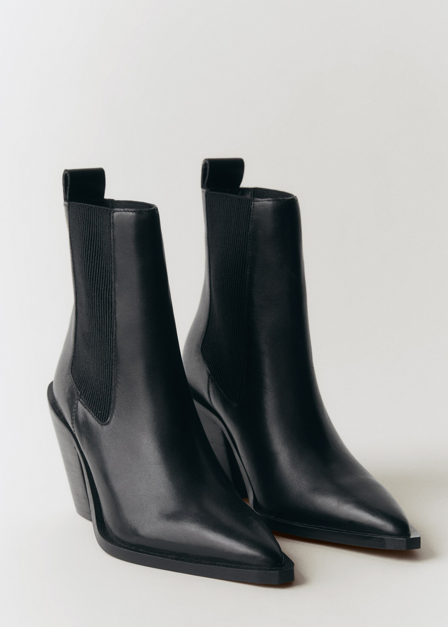 Leather pointed ankle boots - Medium plane
