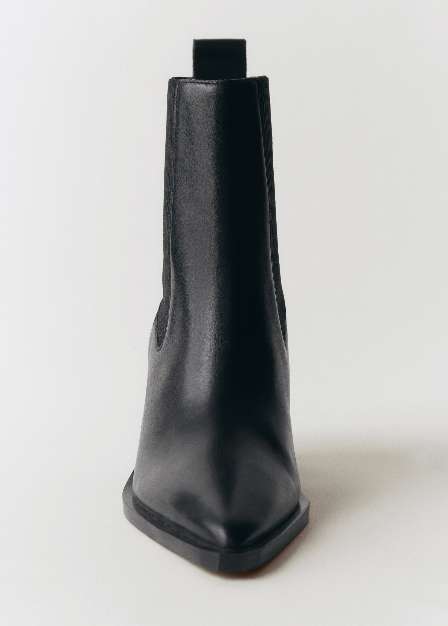 Leather pointed ankle boots - Details of the article 3