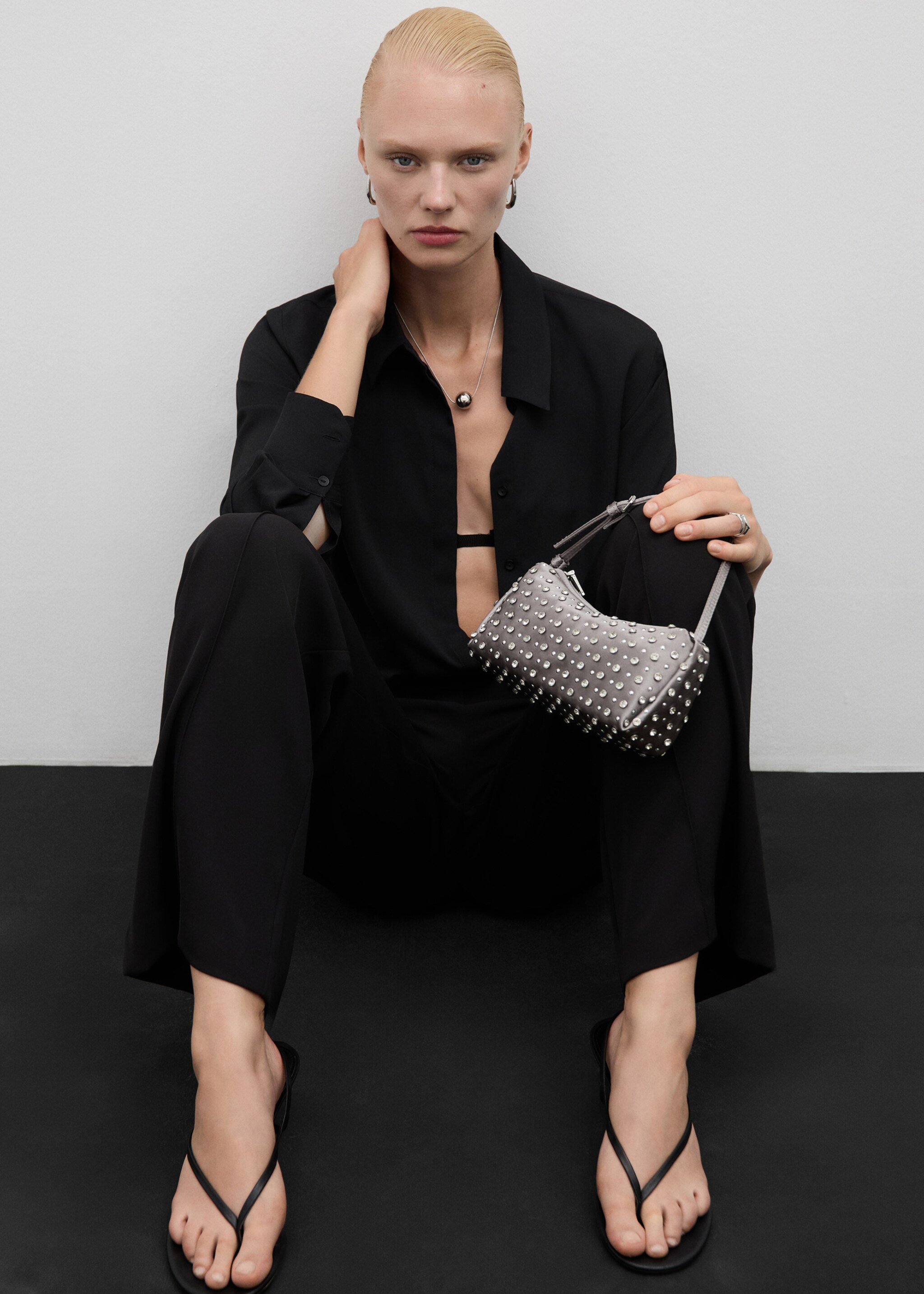 Straight-fit pleated trousers - Details of the article 2, Black. Ref: 77094774-00.