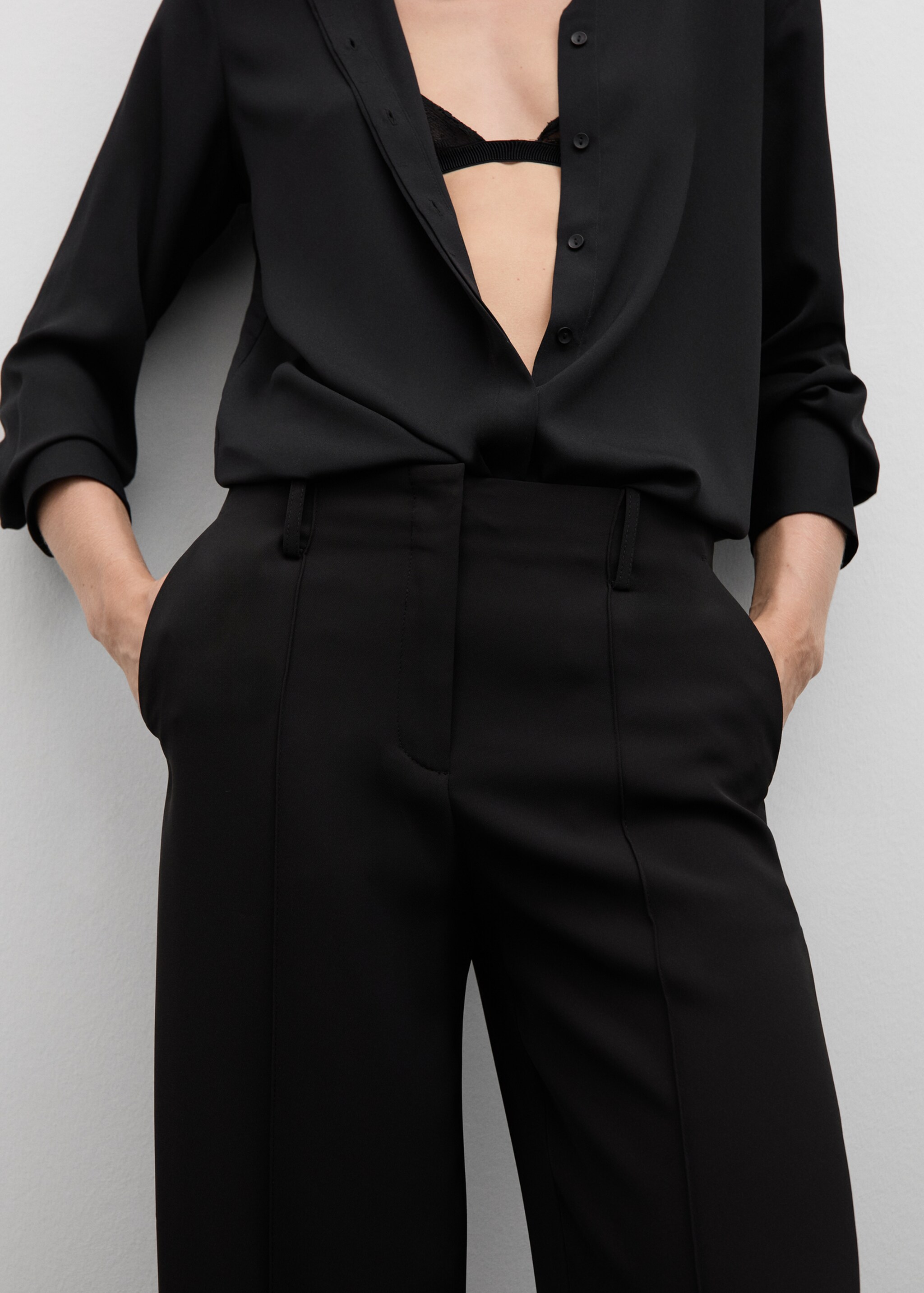 Straight-fit pleated trousers - Details of the article 6, Black. Ref: 77094774-00.