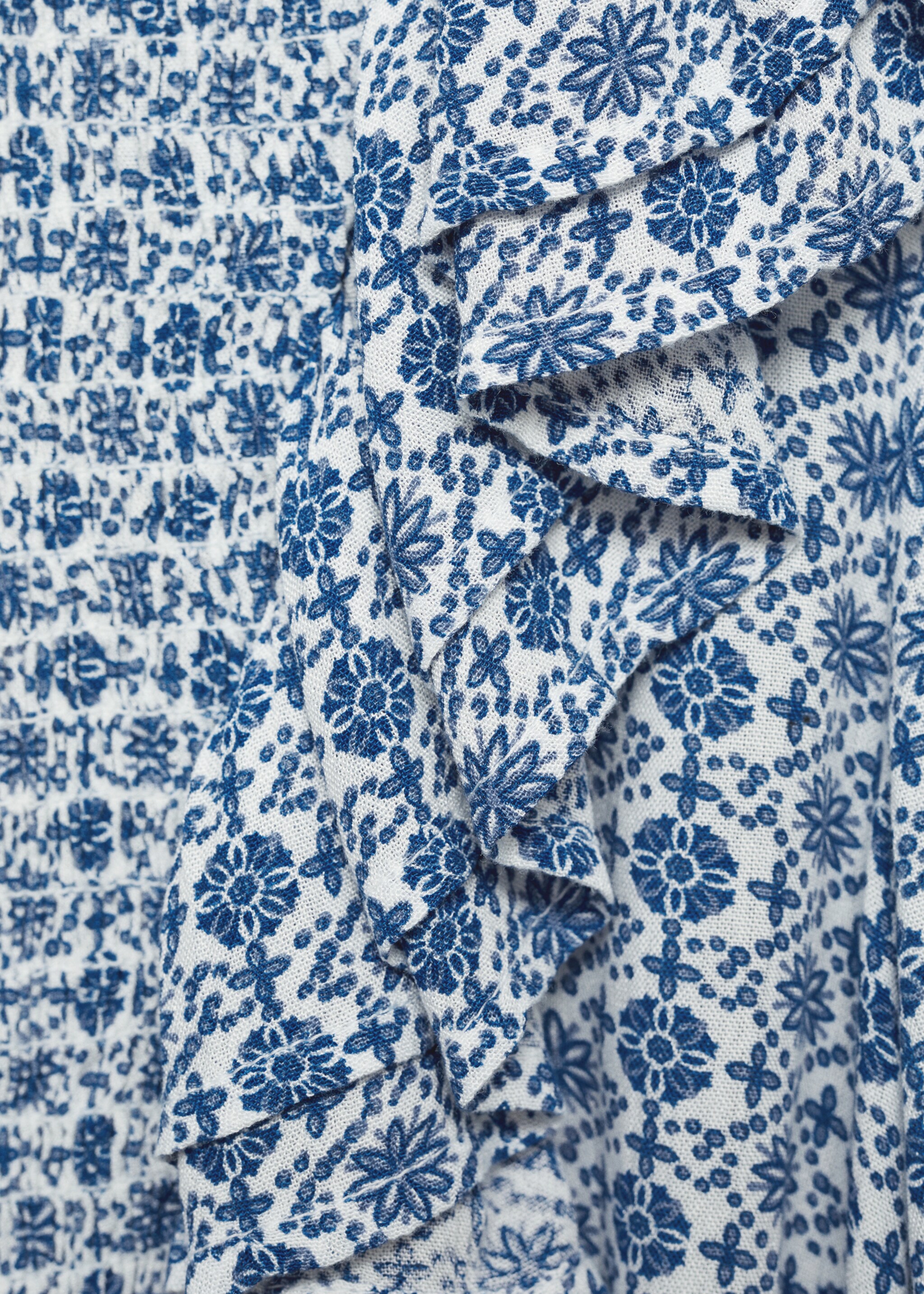 Brusa estampada volants - Detall de l'article 8, Blanc trencat. Ref: 77094783-00.