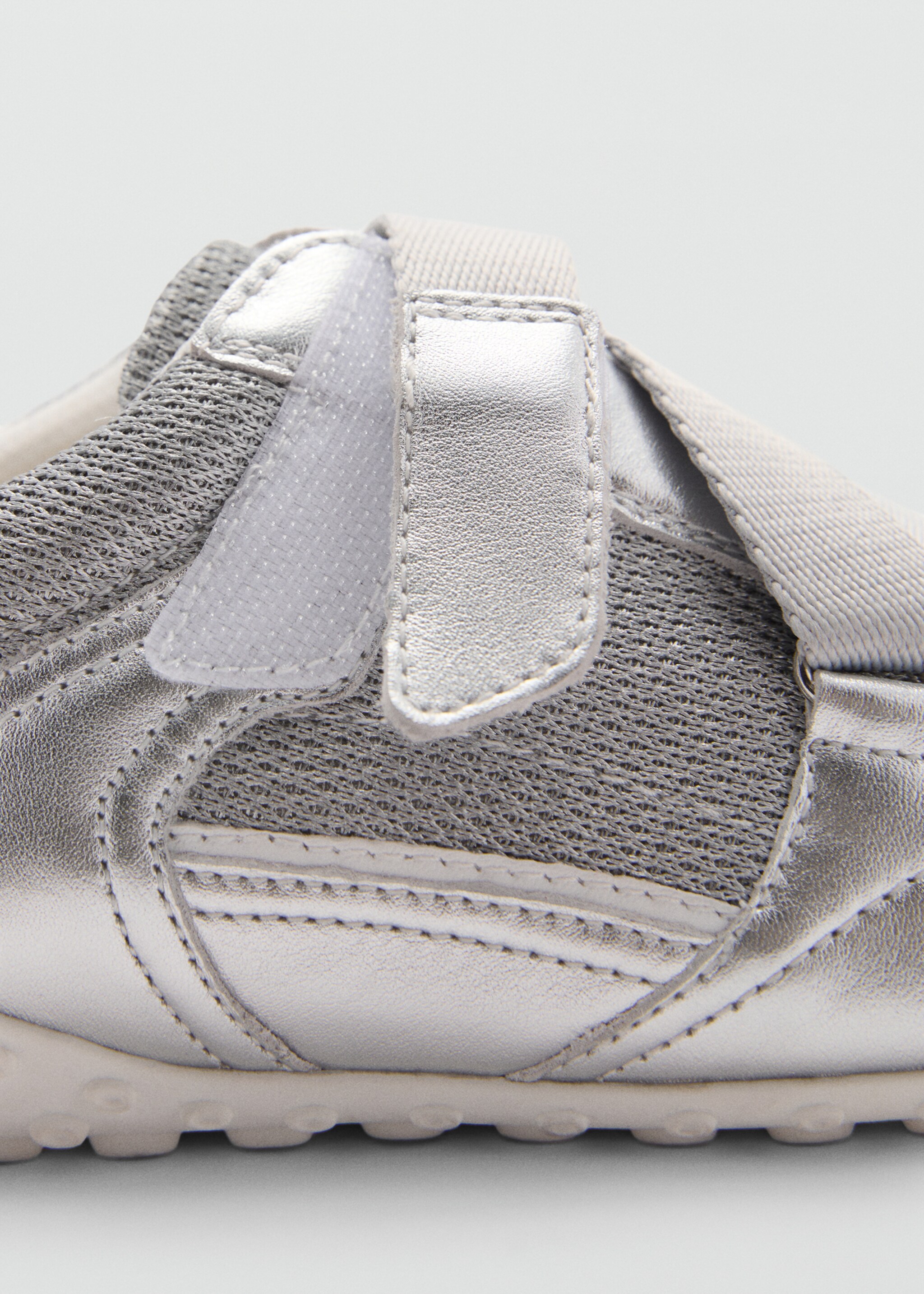 Canvas-Sneakers mit Leder - Detail des Artikels 2, Silber. Ref: 77094788-00.