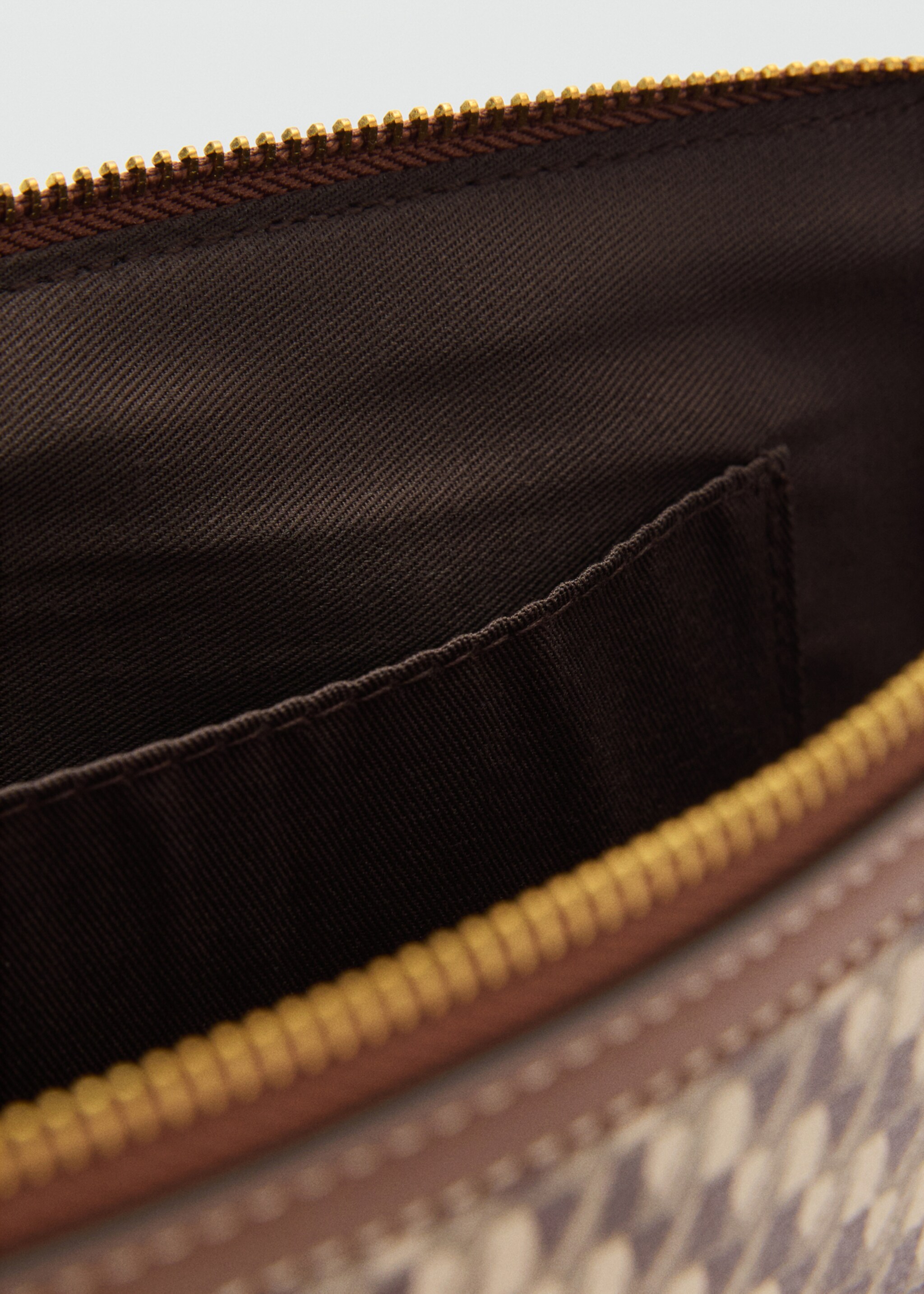 Funda ordenador estampado logo - Detalle del artículo 1, Cuero. Ref: 77094791-00.