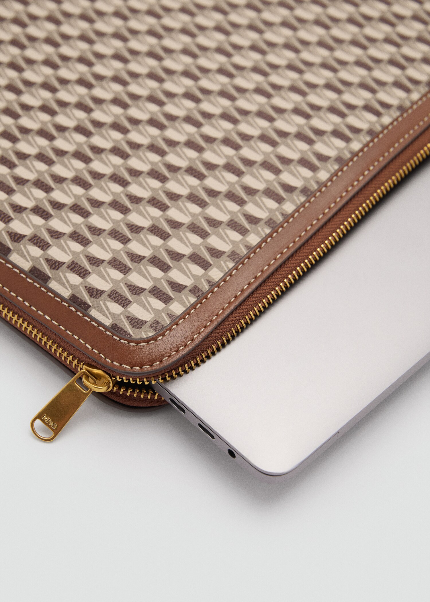 Funda ordenador estampado logo - Detalle del artículo 2