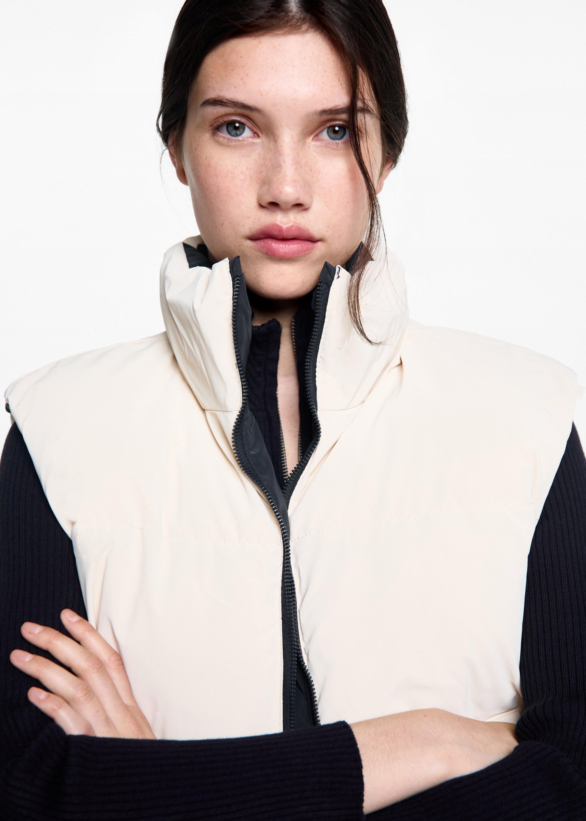 Reversible quilted gilet - Details of the article 1, Dark Navy. Ref: 77095628-00.