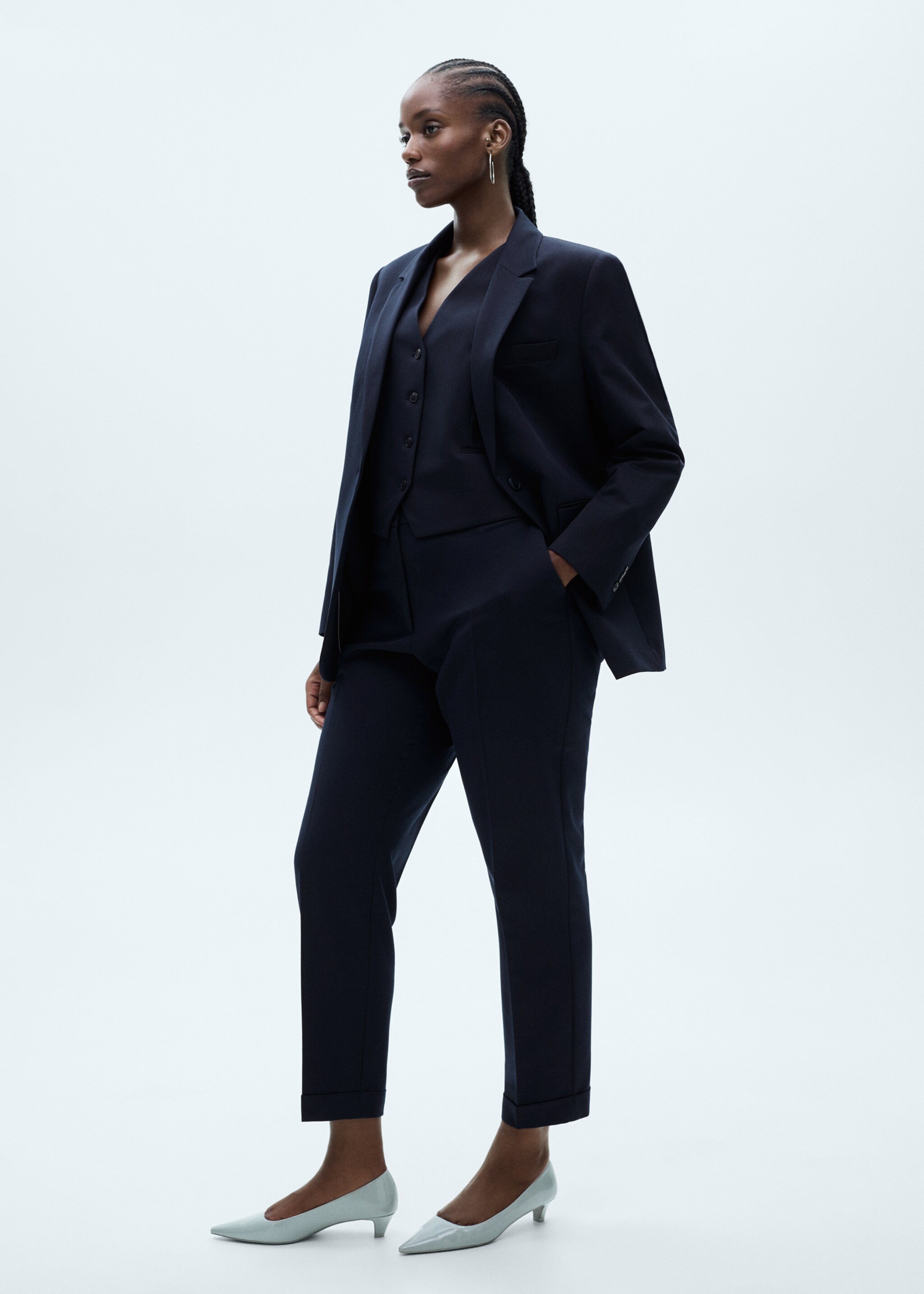 Suit waistcoat with buttons - Details of the article 3, Dark Navy. Ref: 77095636-00.