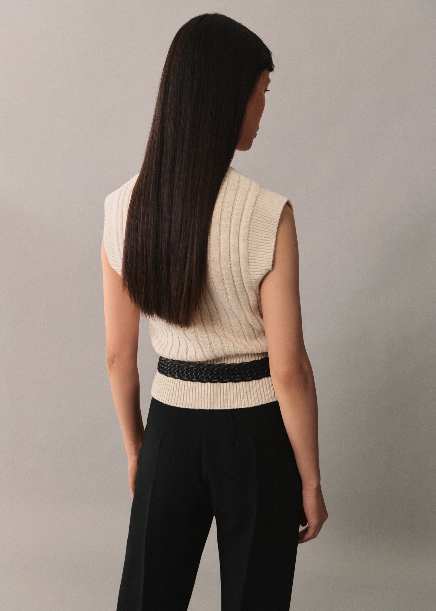 Perkins-neck knitted vest - Reverse of the article