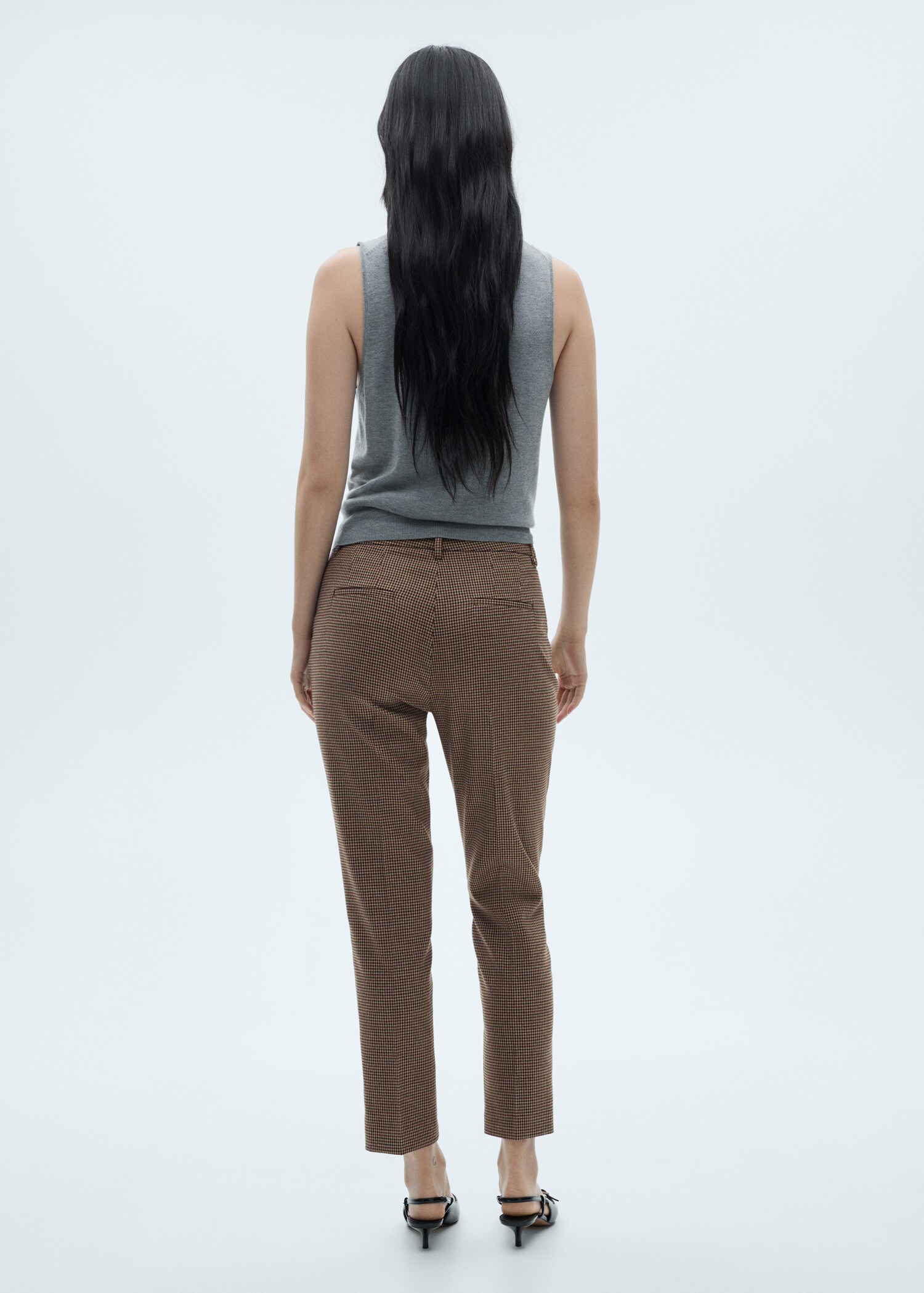 Skinny Hose mit mittelhohem Bund - Rückseite des Artikels