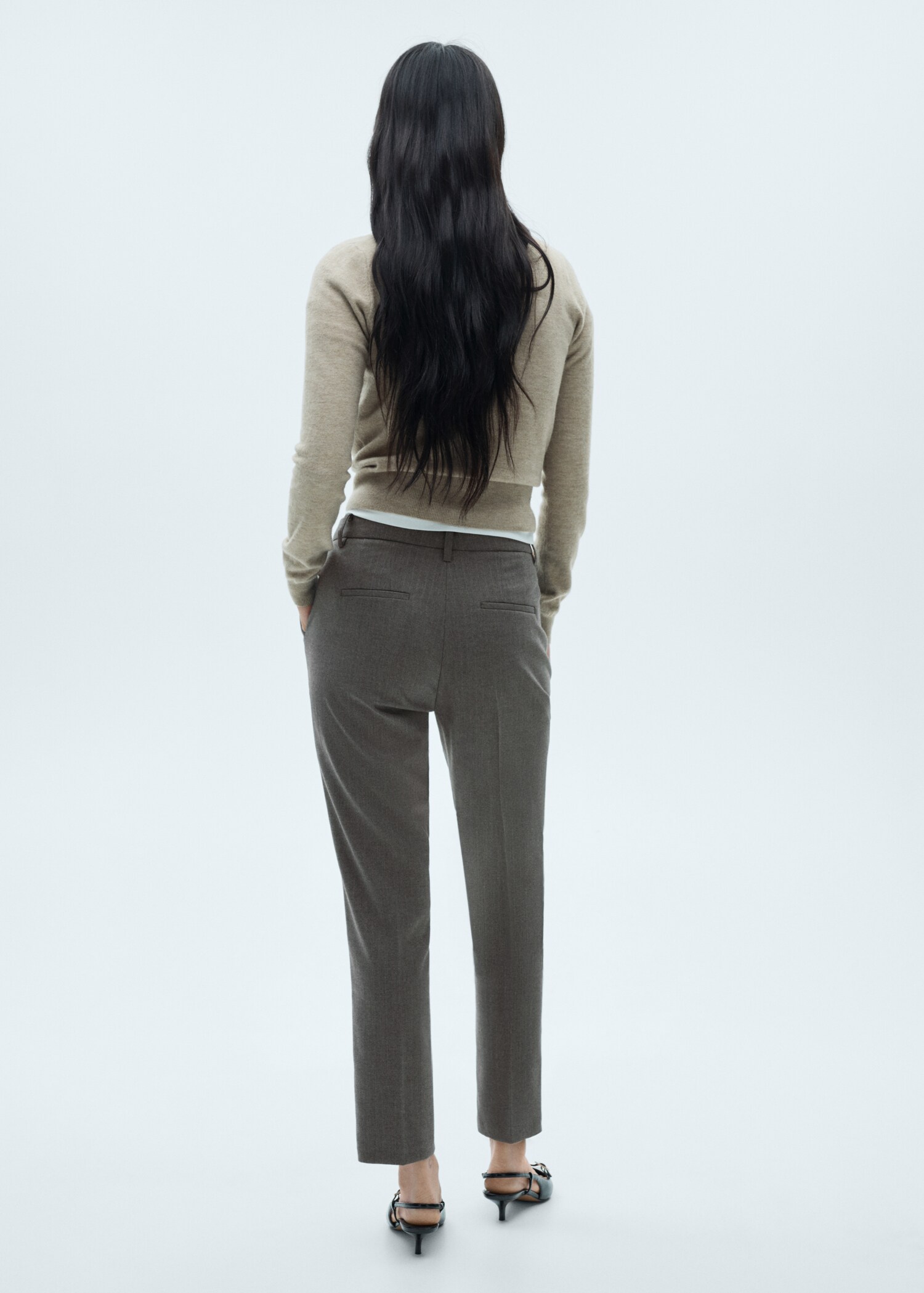Skinny Hose mit mittelhohem Bund - Rückseite des Artikels