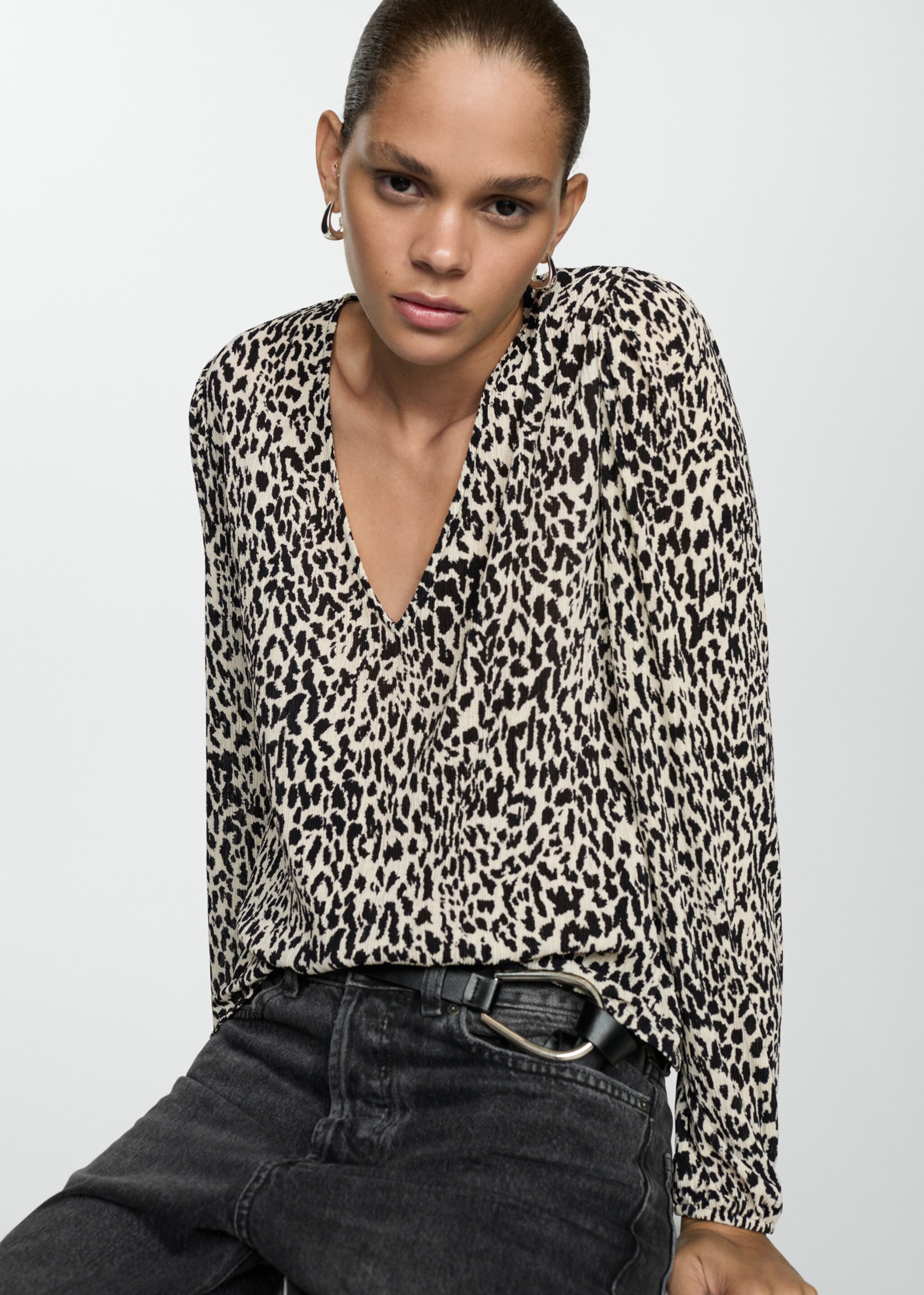 Animal-print blouse - Details of the article 1, Ecru. Ref: 77095654-00.