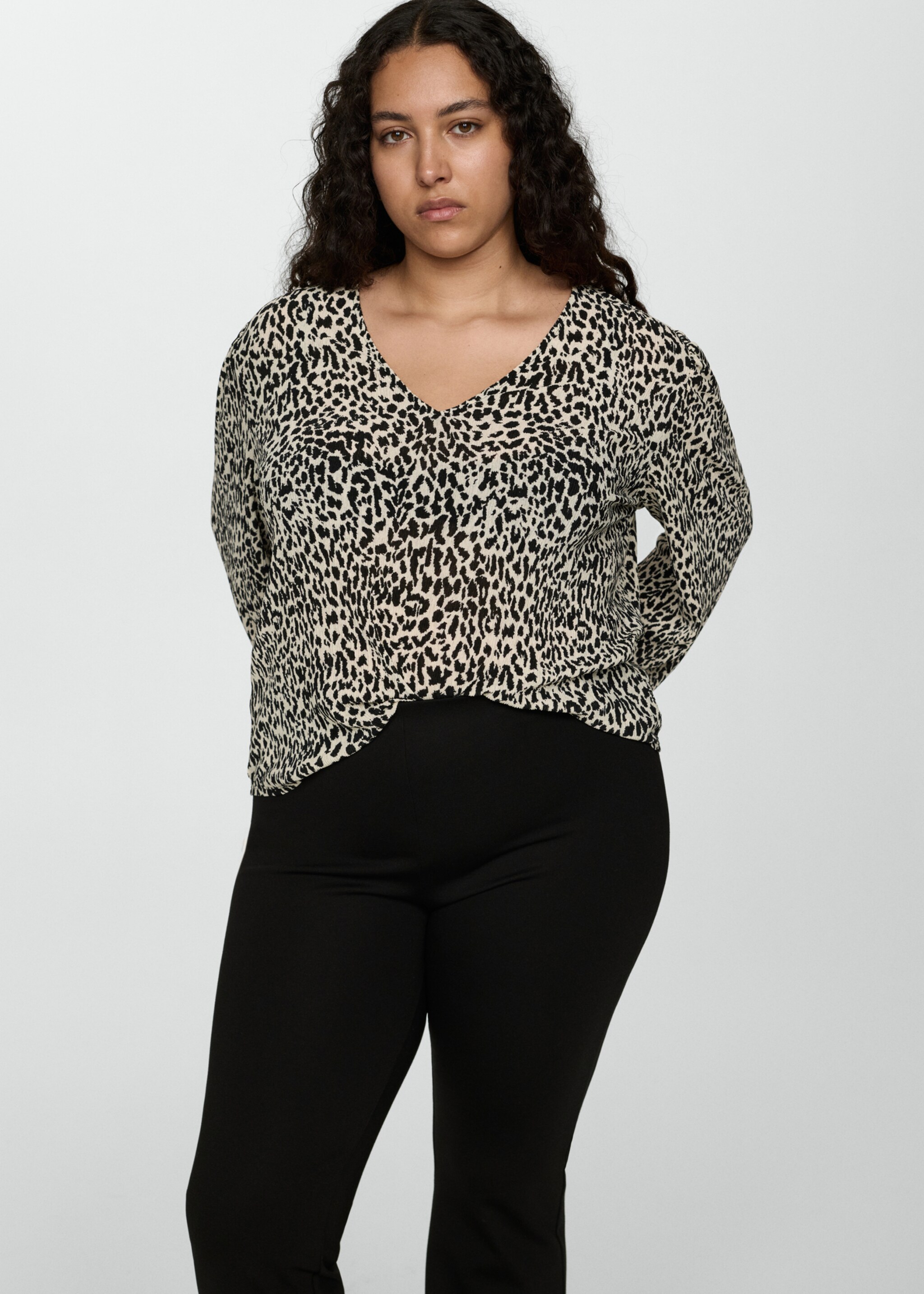 Animal-print blouse - Details of the article 5, Ecru. Ref: 77095654-00.