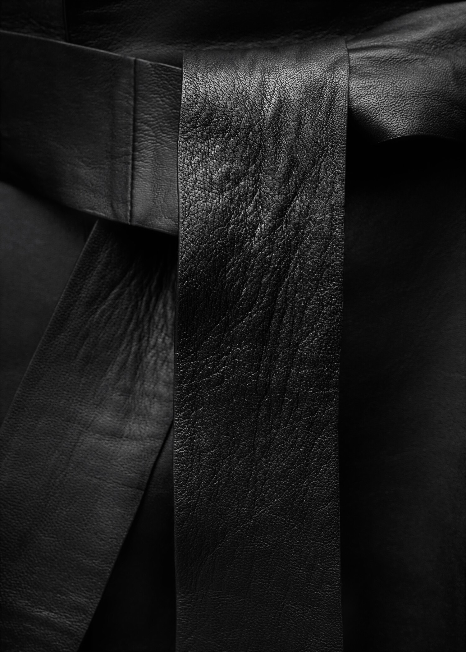 Leather trench coat with belt - Details of the article 0